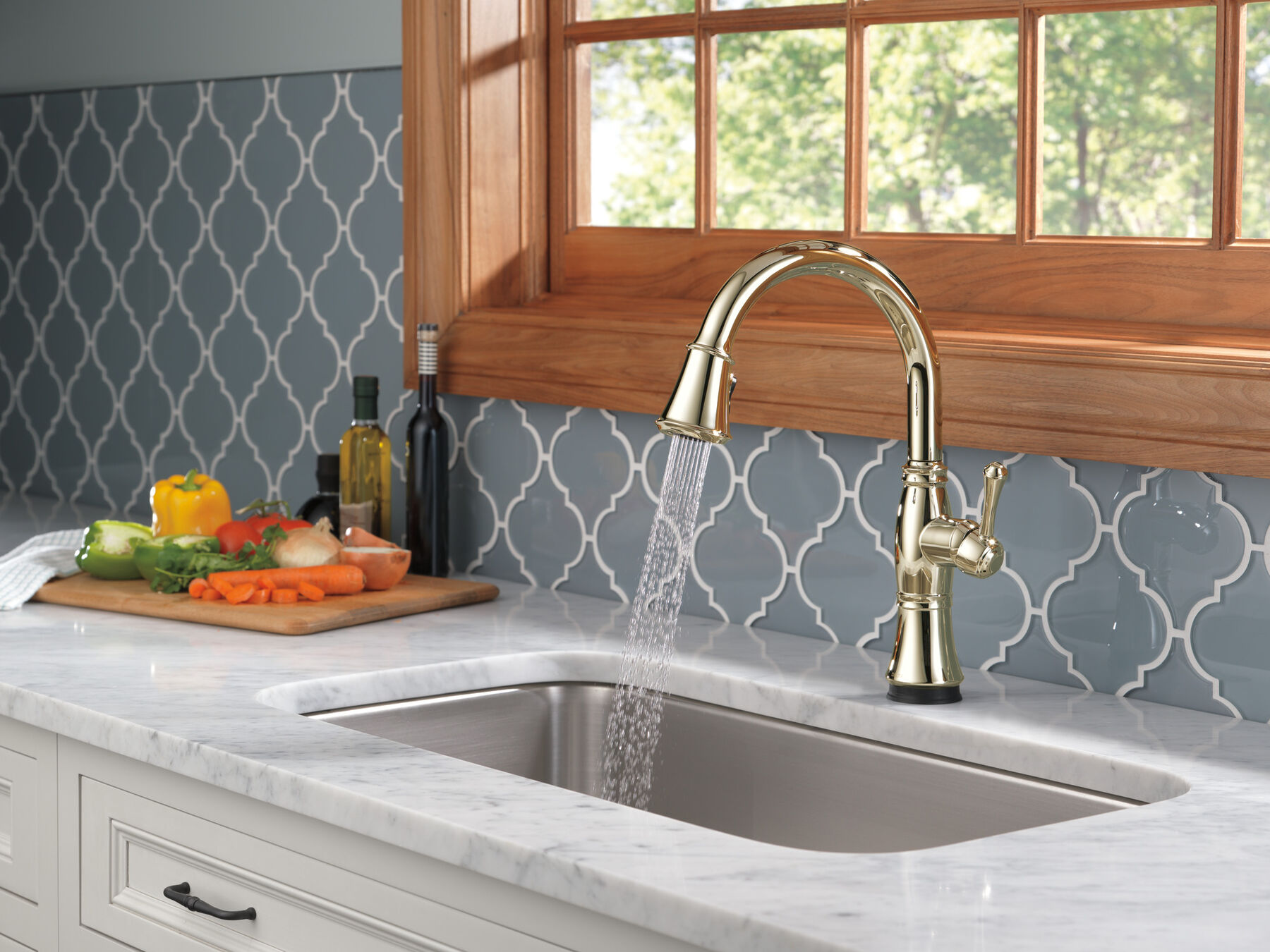 Single Handle Pull-Down Kitchen Faucet with Touch2O&reg; and ShieldSpray&reg; Technologies