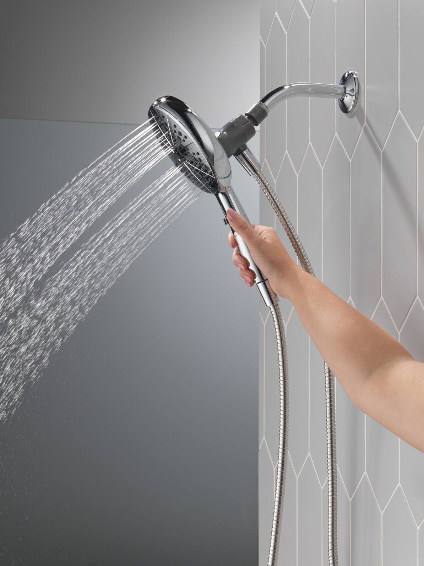 6-Setting SureDock&reg; Magnetic Hand Shower