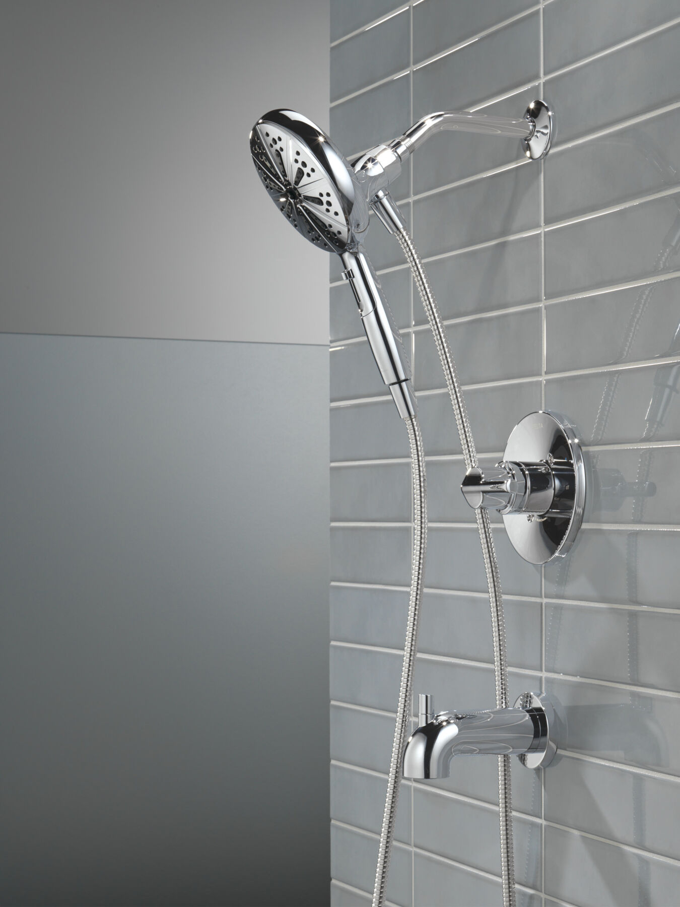 Monitor&reg; 14 Series Tub and Shower with SureDock&reg; Hand Shower