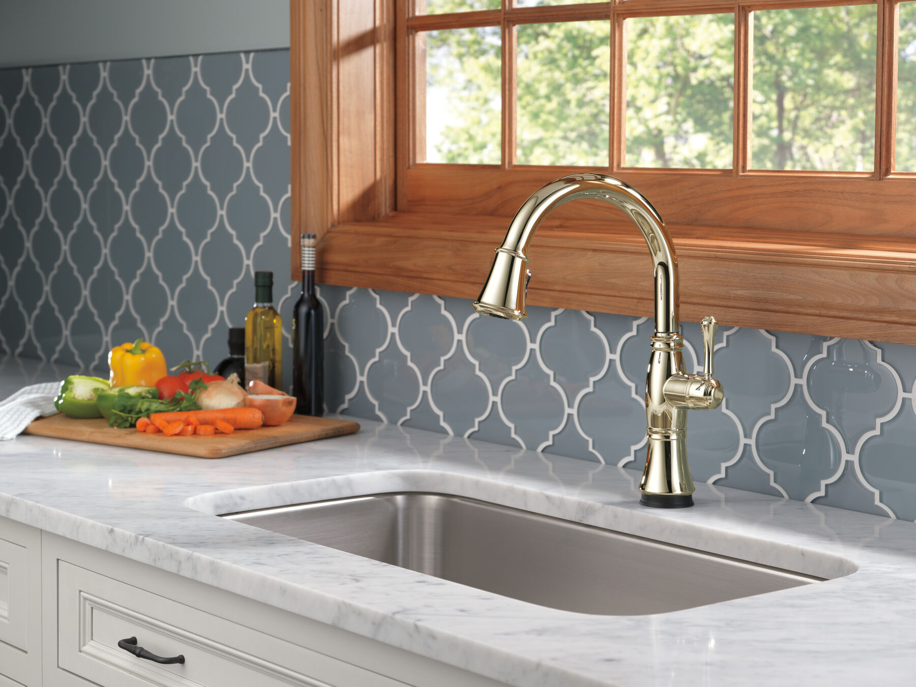 Single Handle Pull-Down Kitchen Faucet with Touch2O&reg; and ShieldSpray&reg; Technologies