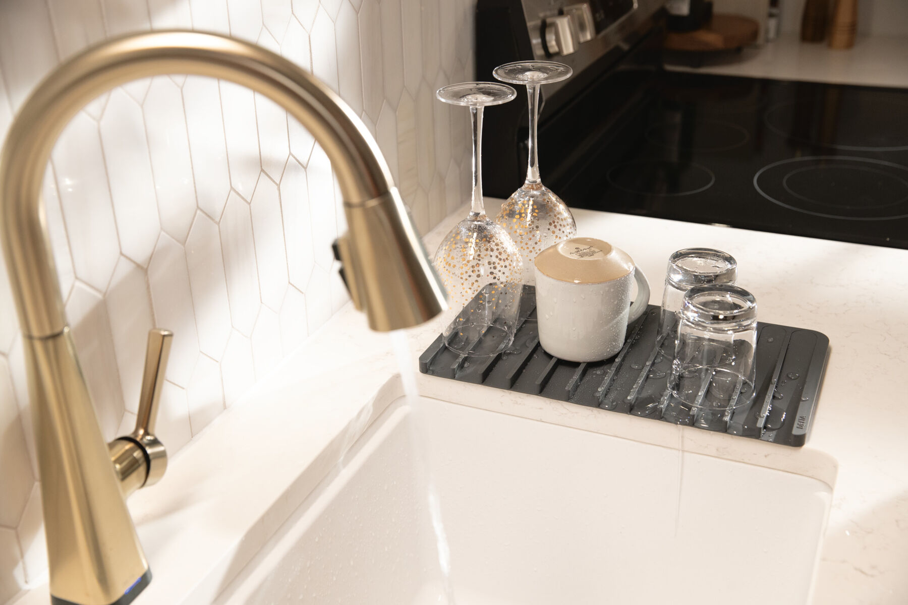 Single-Handle Pull-Down Kitchen Faucet with Touch<sub>2</sub>O&reg; Technology