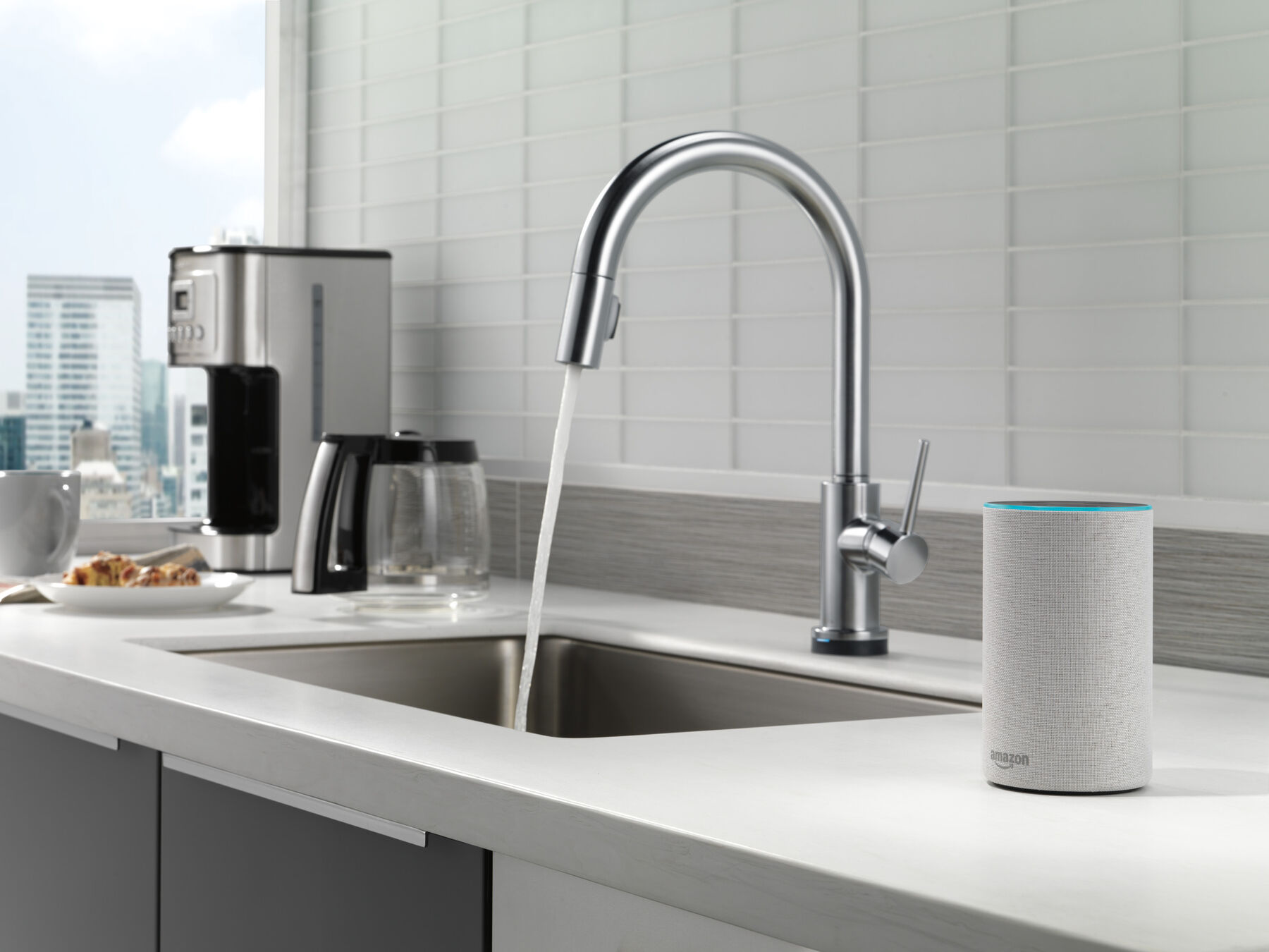 Single Handle Pull-Down Kitchen Faucet with Voice and Touch2O Technology