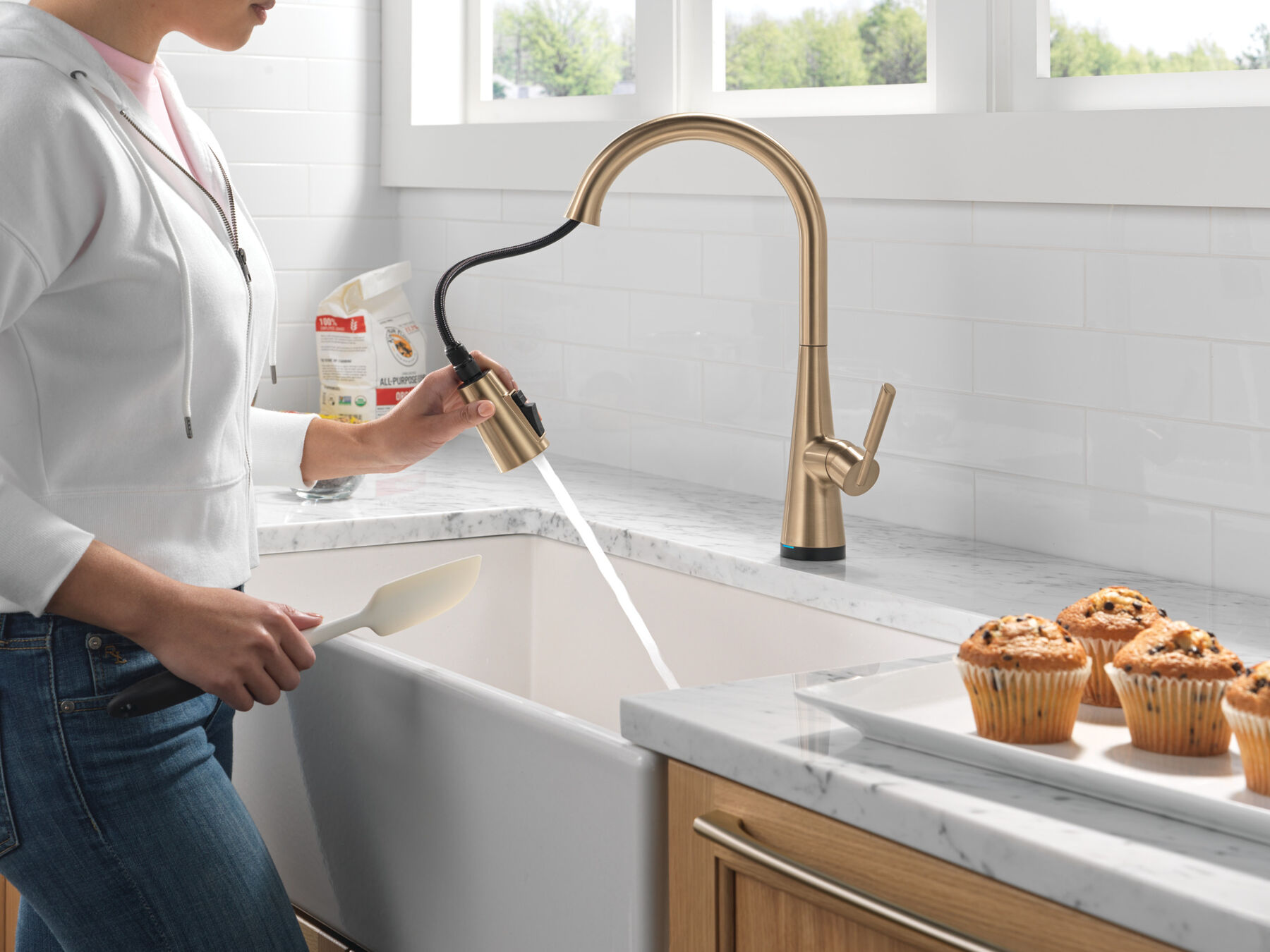 Single Handle Pull-Down Touch<sub>2</sub>O&reg; Technology Kitchen Faucet with Touchless Technology