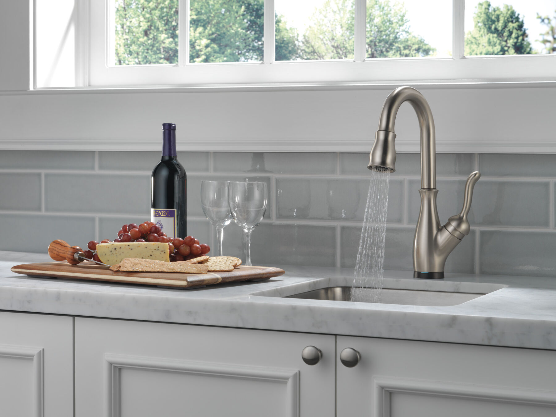 Single Handle Pull-Down Bar / Prep Faucet with Touch2O&reg; Technology