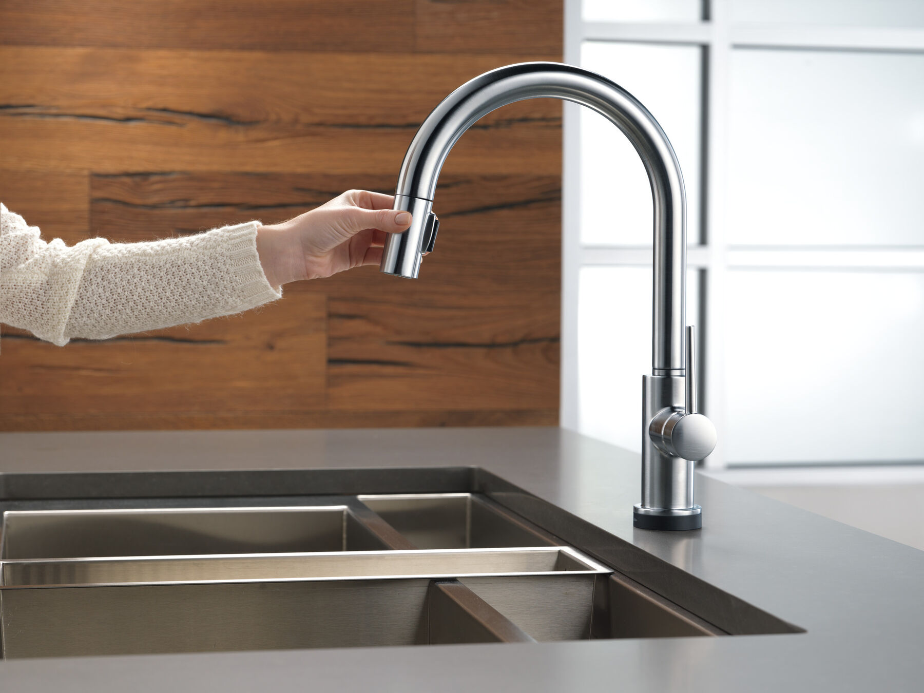 Single Handle Pull-Down Kitchen Faucet with Voice and Touch2O Technology