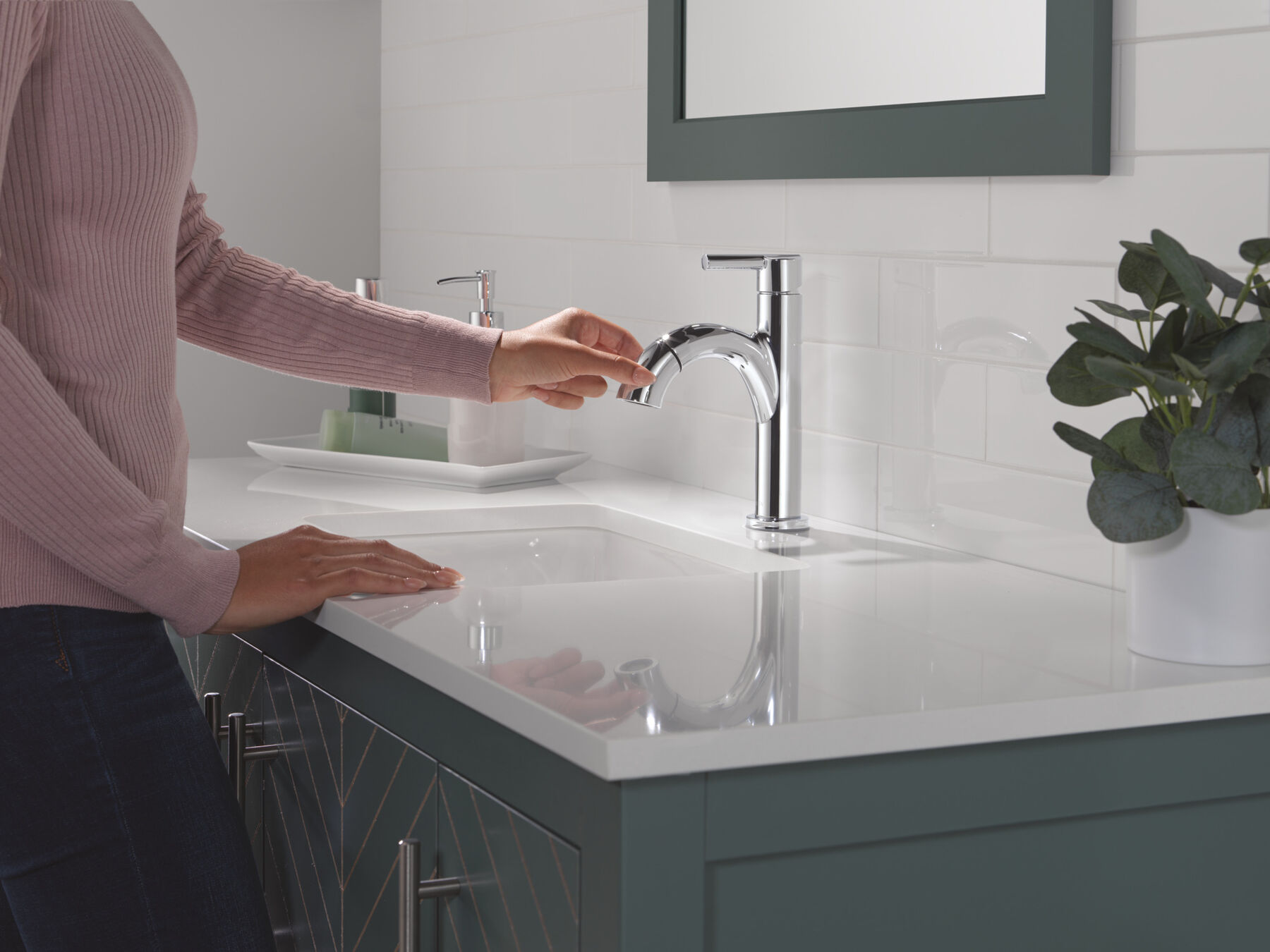 Single Handle Pull-Down Bathroom Faucet