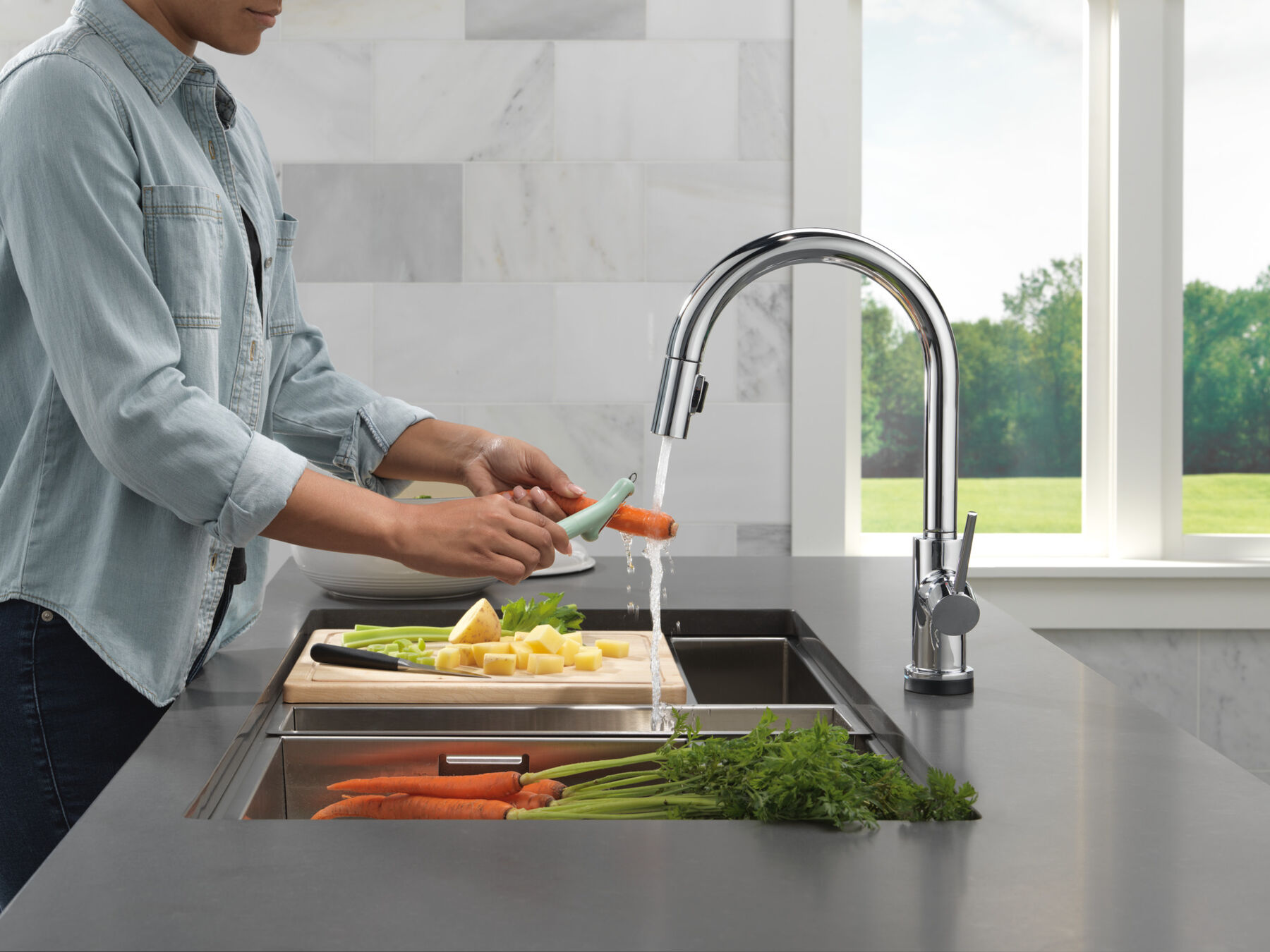 Touch2O with Touchless Technology Single Handle Pull-Down Kitchen Faucet with Soap Dispenser