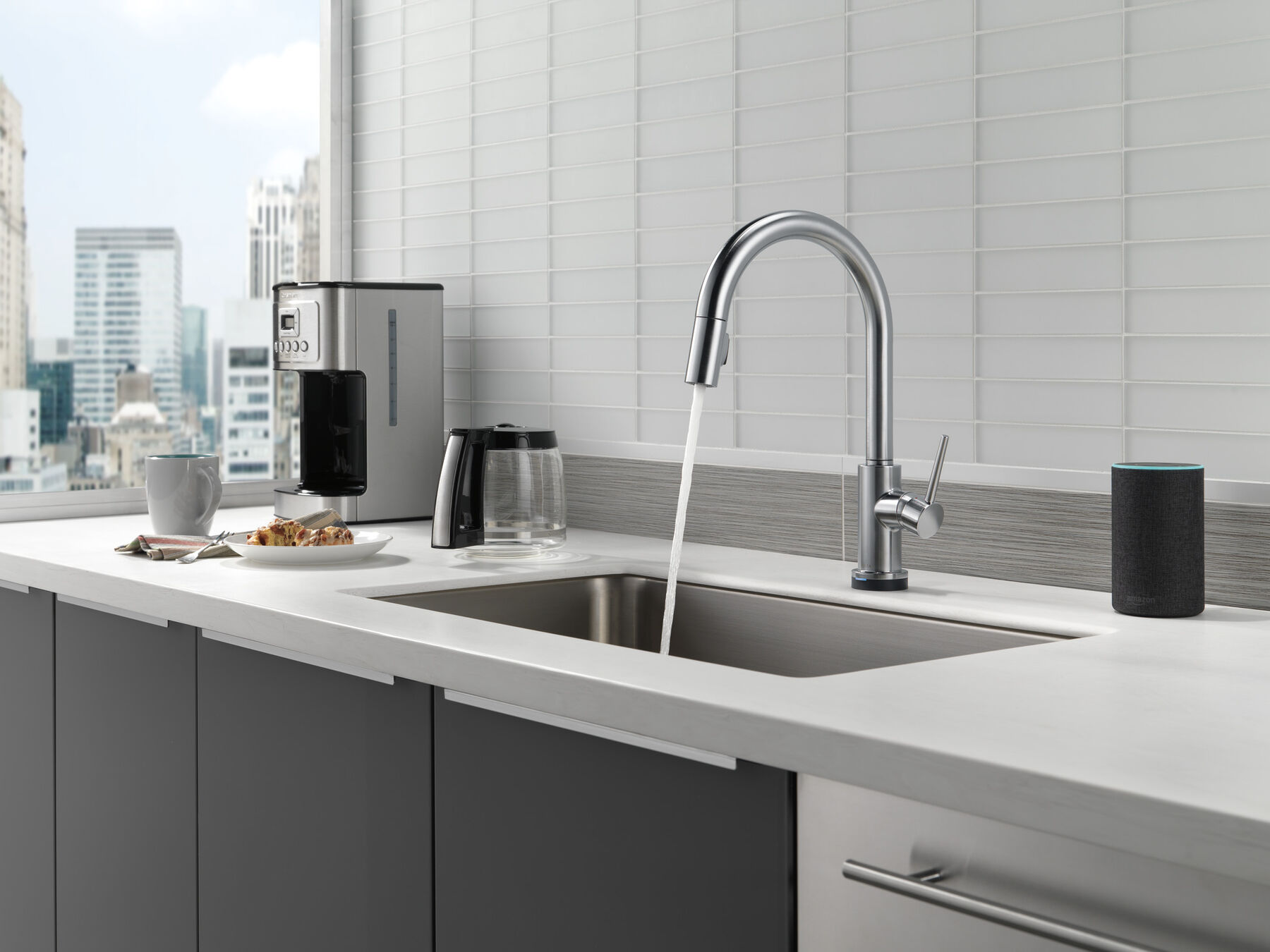 Single Handle Pull-Down Kitchen Faucet with Voice and Touch2O Technology