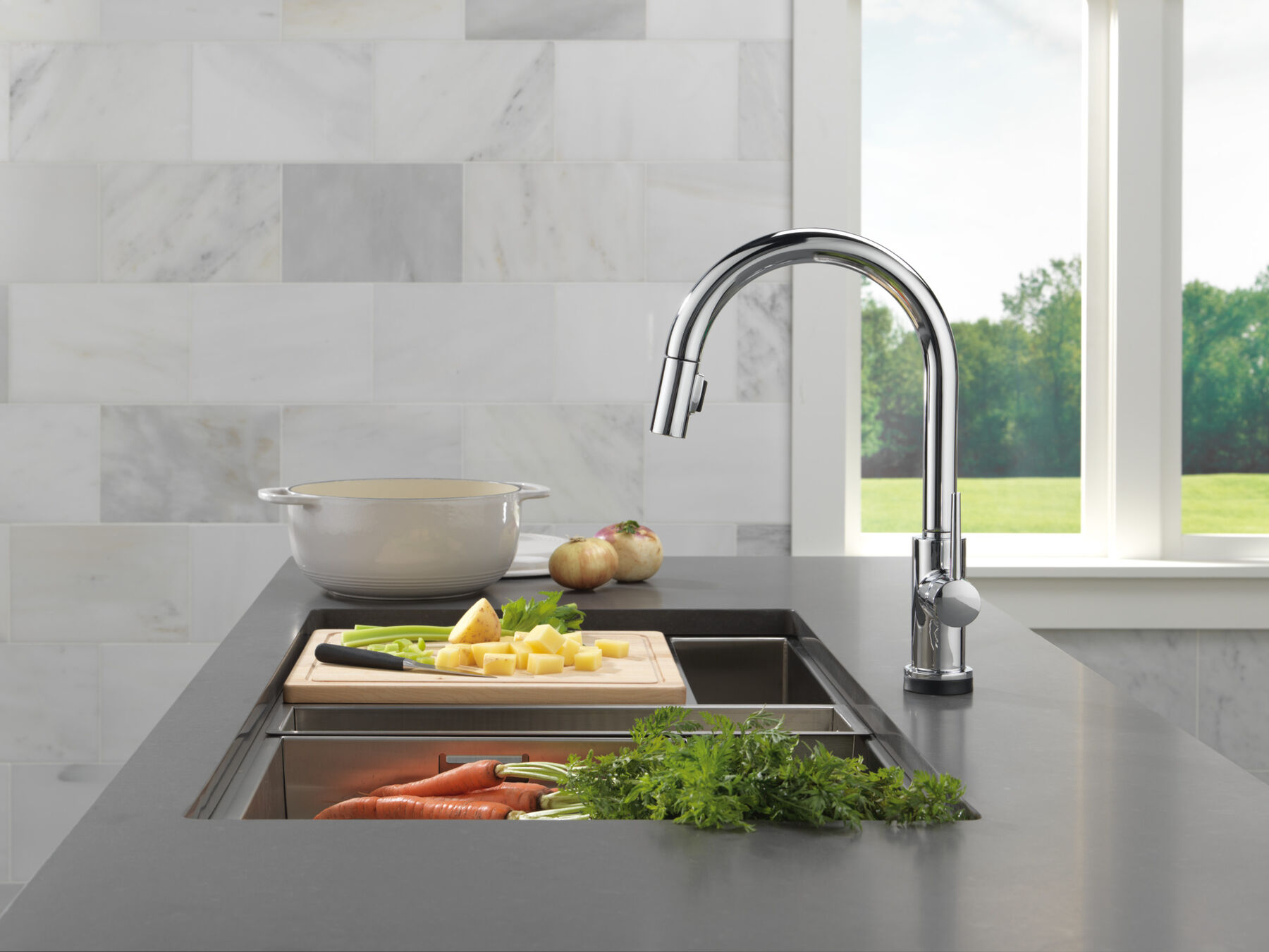 VoiceIQ&reg; Kitchen Faucet with Touch<sub>2</sub>O&reg; Technology with Touchless Technology
