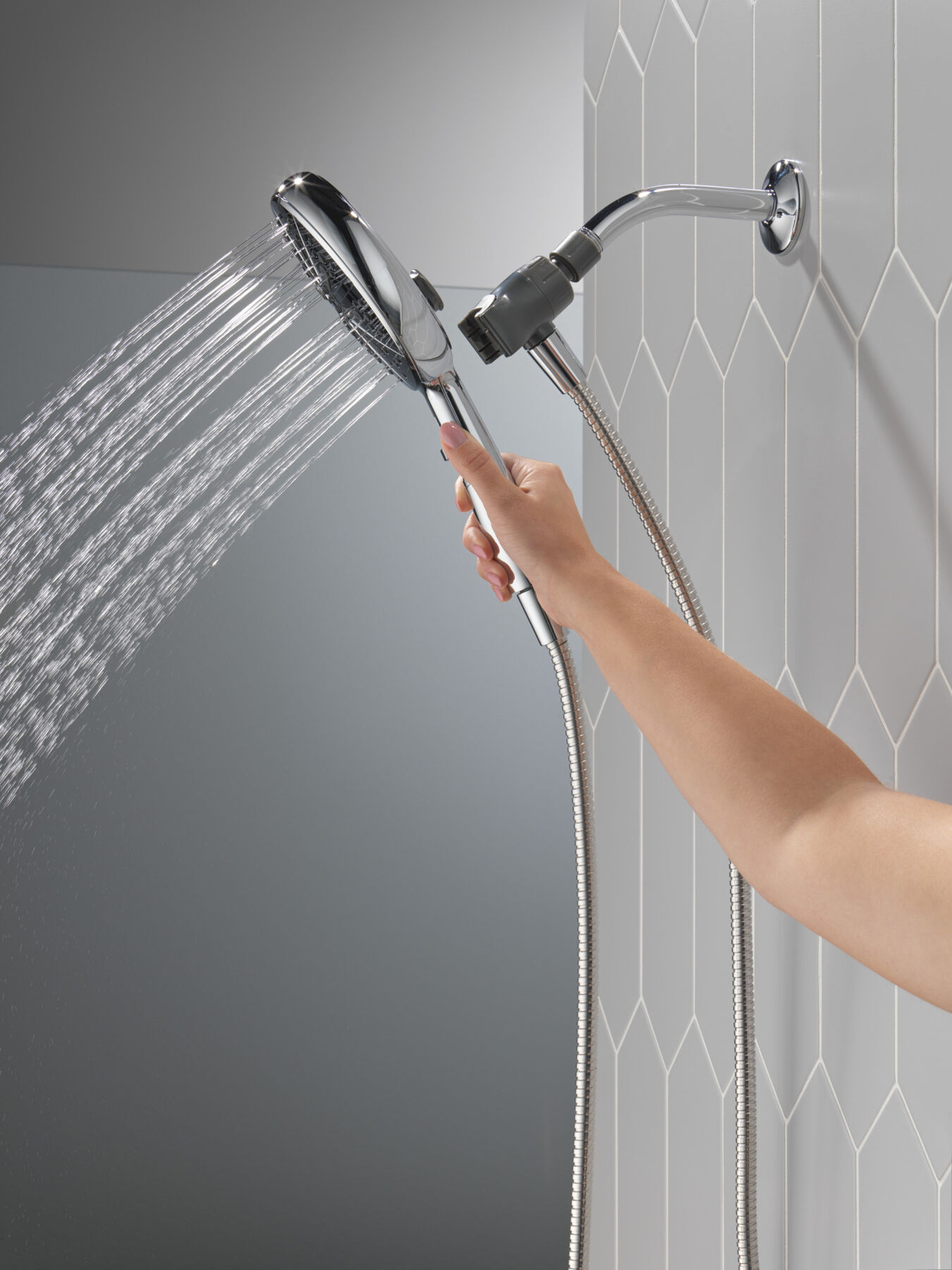 6-Setting SureDock&reg; Magnetic Hand Shower