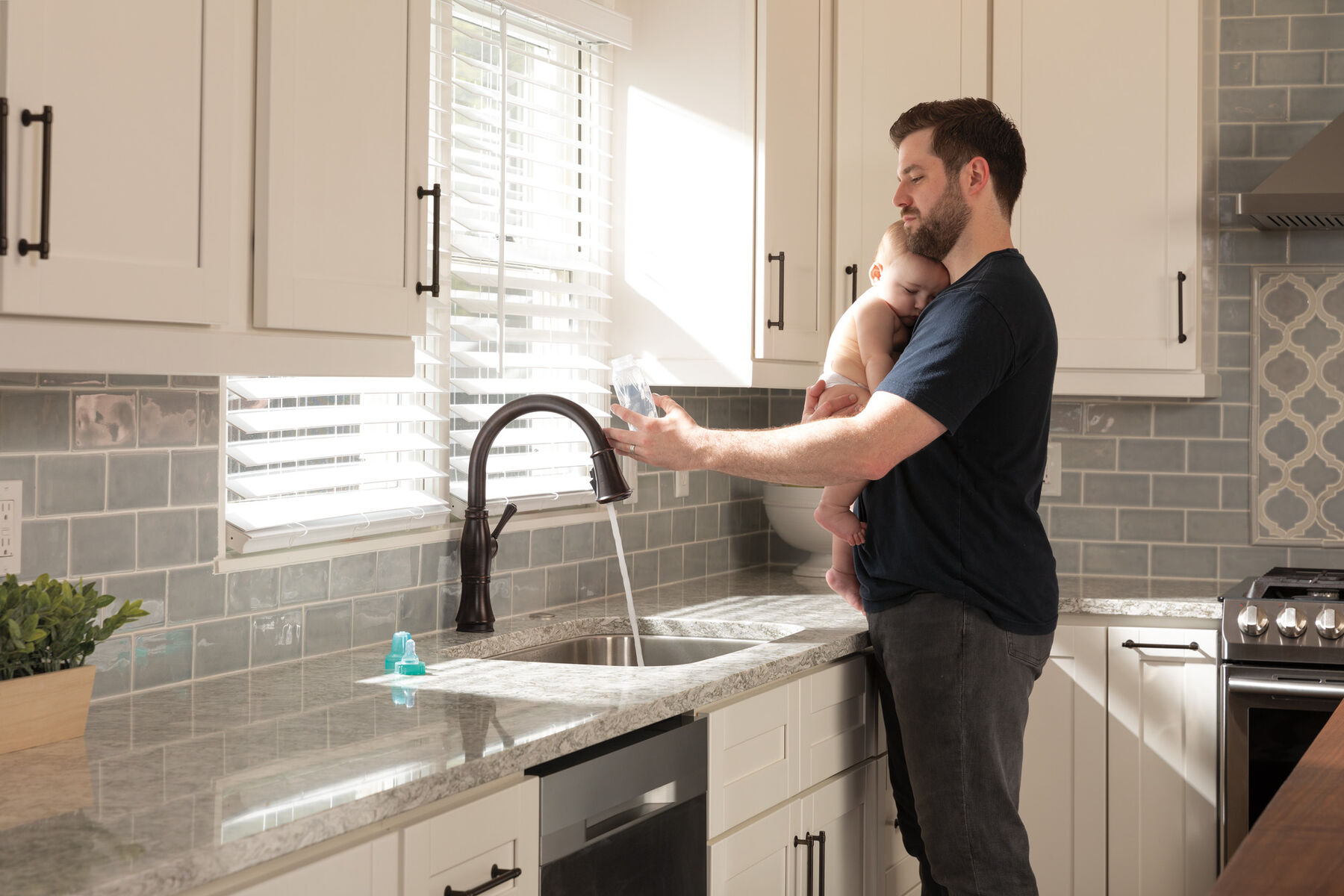 Single Handle Pull-Down Kitchen Faucet with Touch2O&reg; and ShieldSpray&reg; Technologies