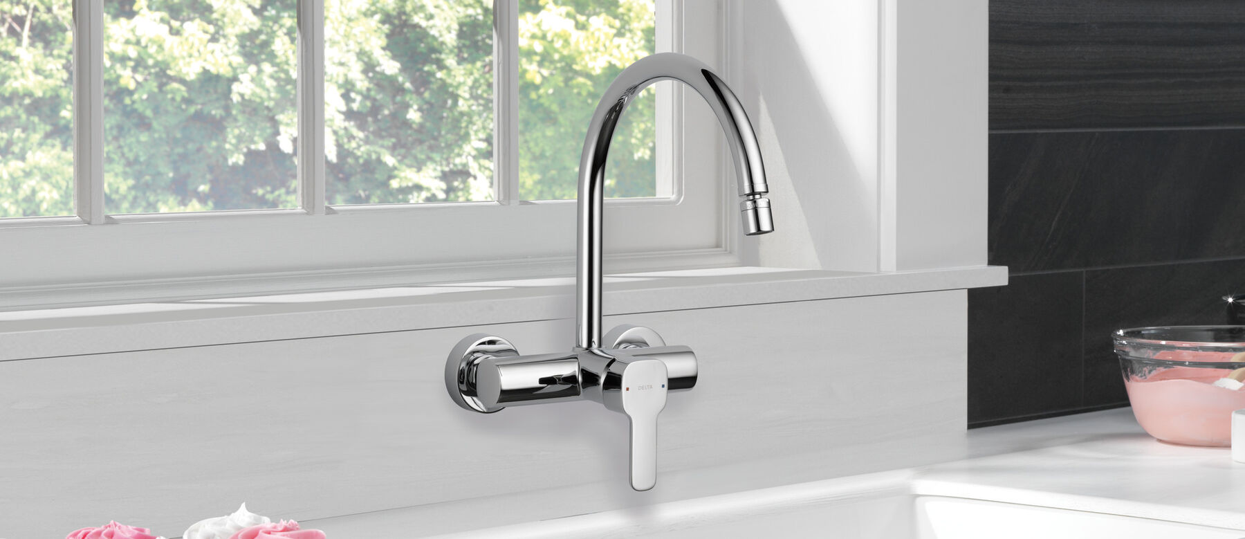 Single Handle Onl Wall Kitchen Faucet