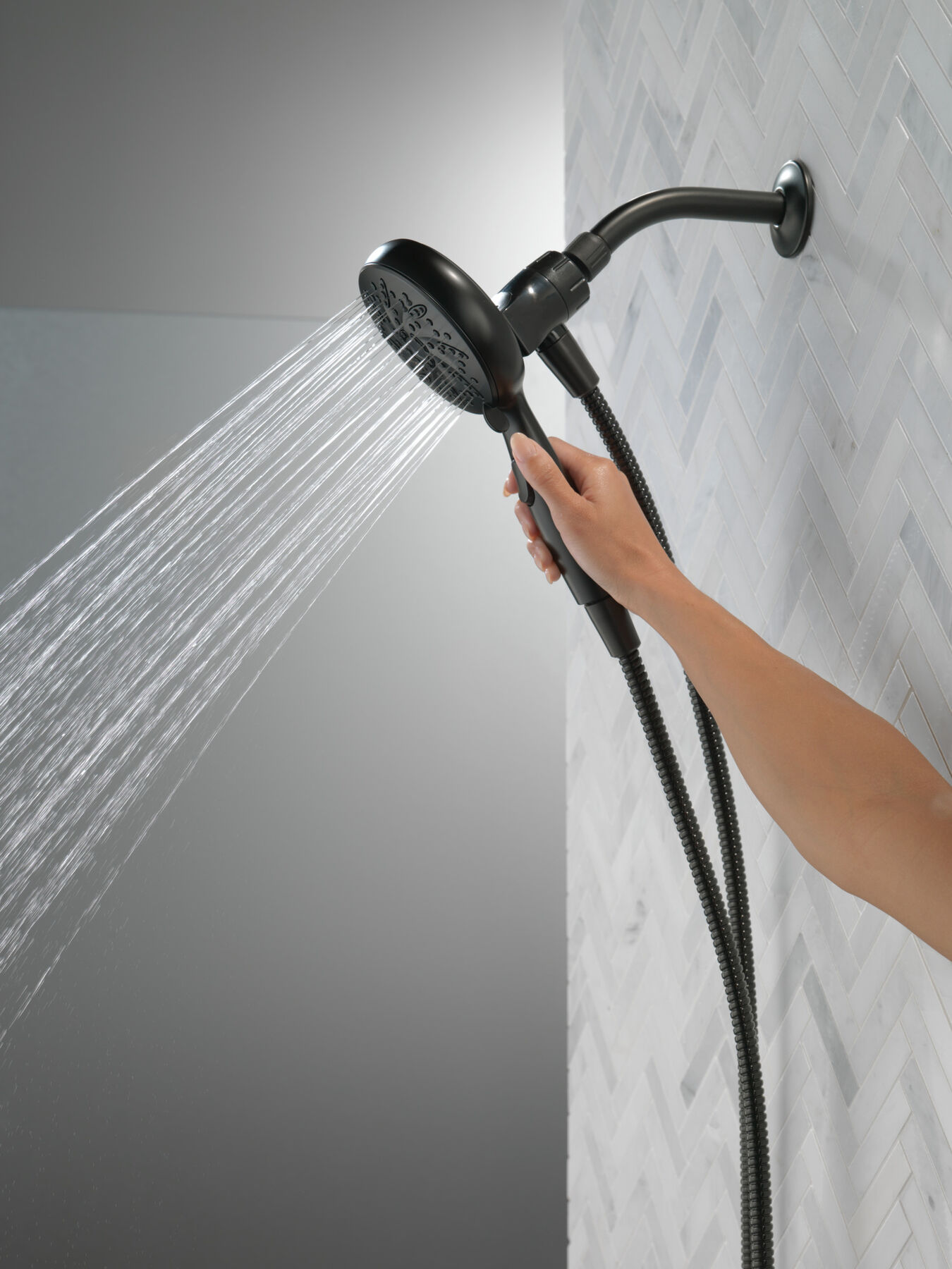 6-Setting SureDock&reg; Magnetic Hand Shower