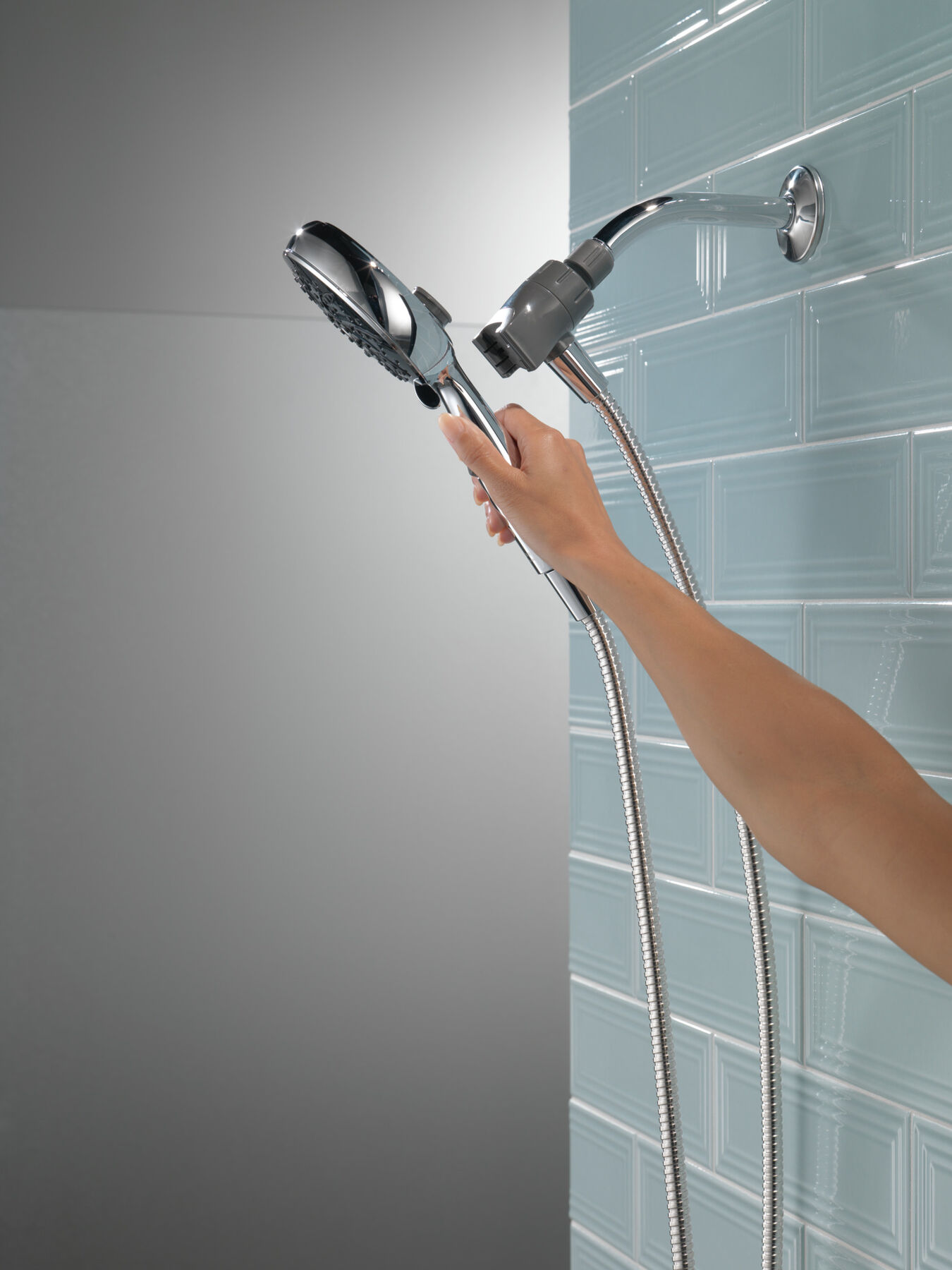 6-Setting SureDock&reg; Magnetic Hand Shower