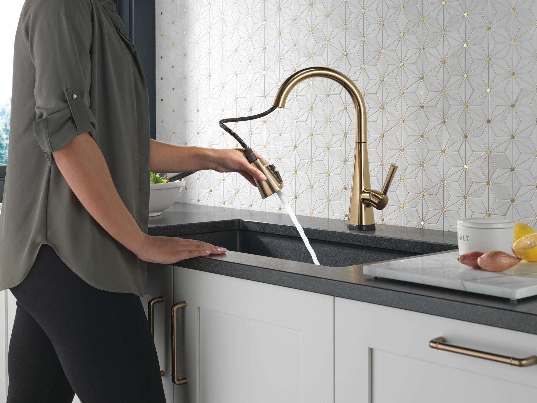 Single-Handle Pull-Down Kitchen Faucet with Touch<sub>2</sub>O&reg; Technology