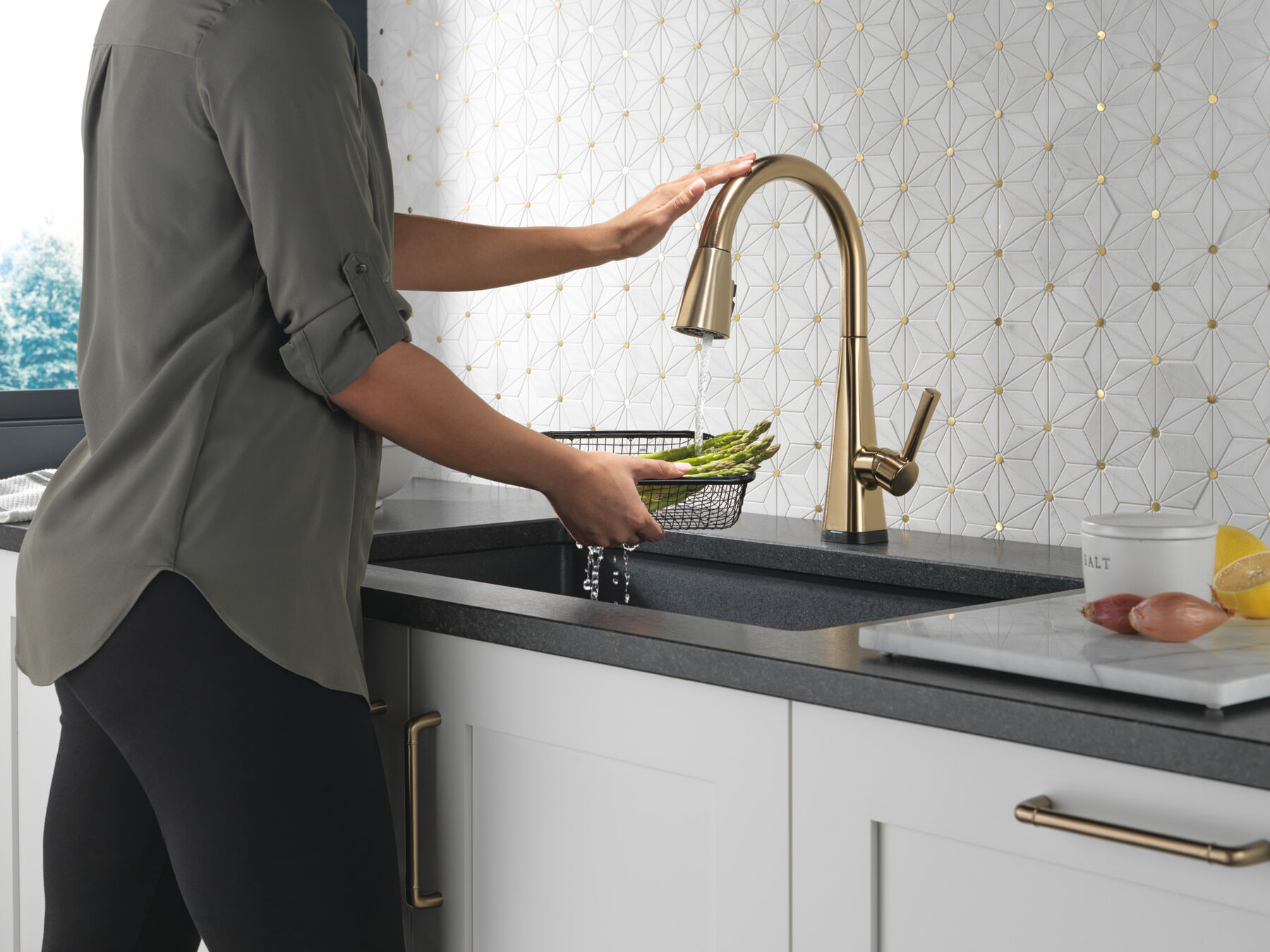 Single-Handle Pull-Down Kitchen Faucet with Touch<sub>2</sub>O&reg; Technology