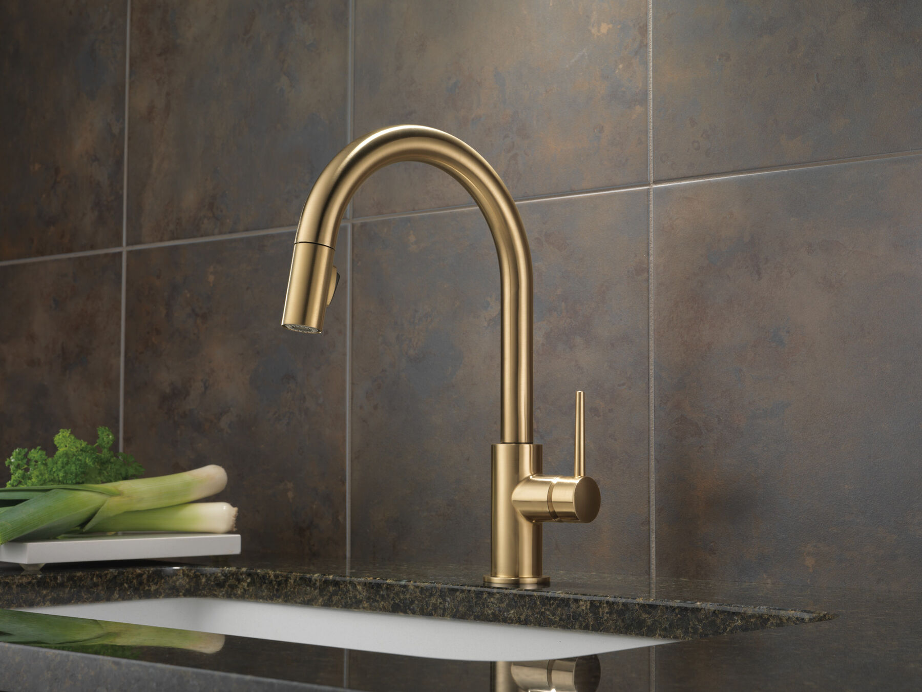 Single Handle Pull-Down Kitchen Faucet