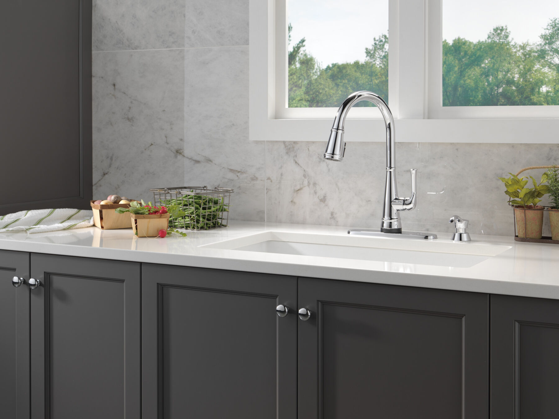 Single Handle Pull-Down Kitchen Faucet with Touch<sub>2</sub>O&reg; Technology and ShieldSpray&reg; Technologies