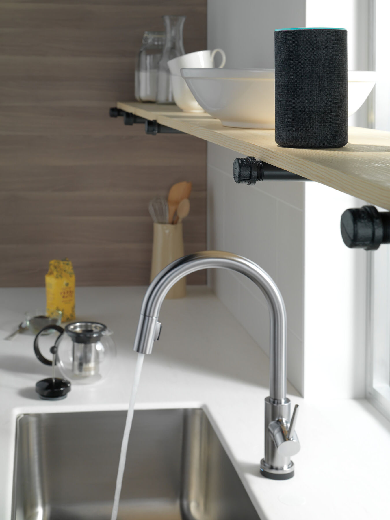 Single Handle Pull-Down Kitchen Faucet with Voice and Touch2O Technology
