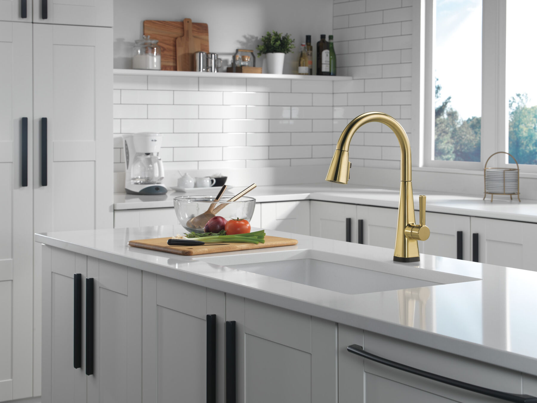 Single-Handle Pull-Down Kitchen Faucet with Touch<sub>2</sub>O&reg; Technology