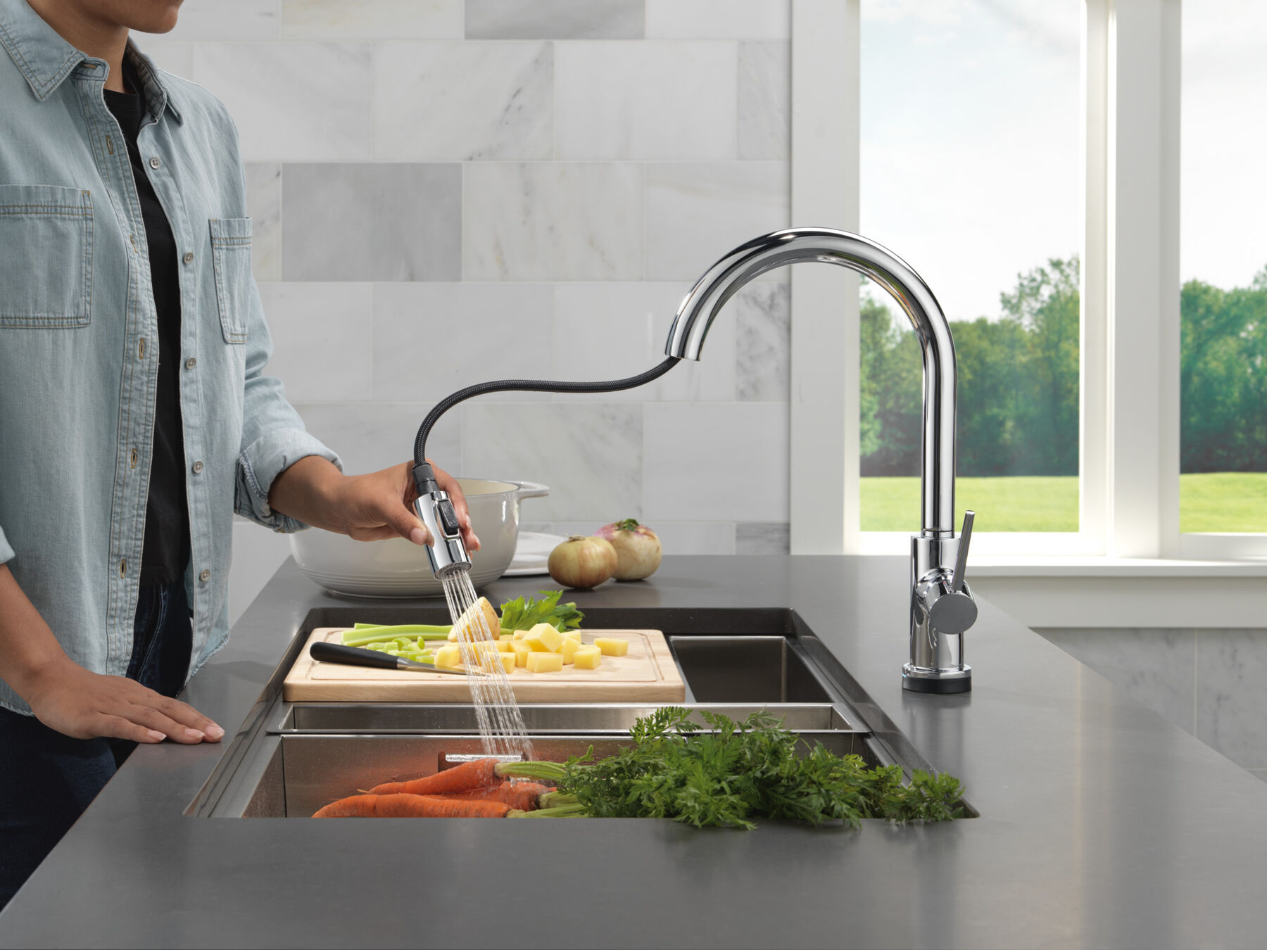 Touch2O with Touchless Technology Single Handle Pull-Down Kitchen Faucet with Soap Dispenser