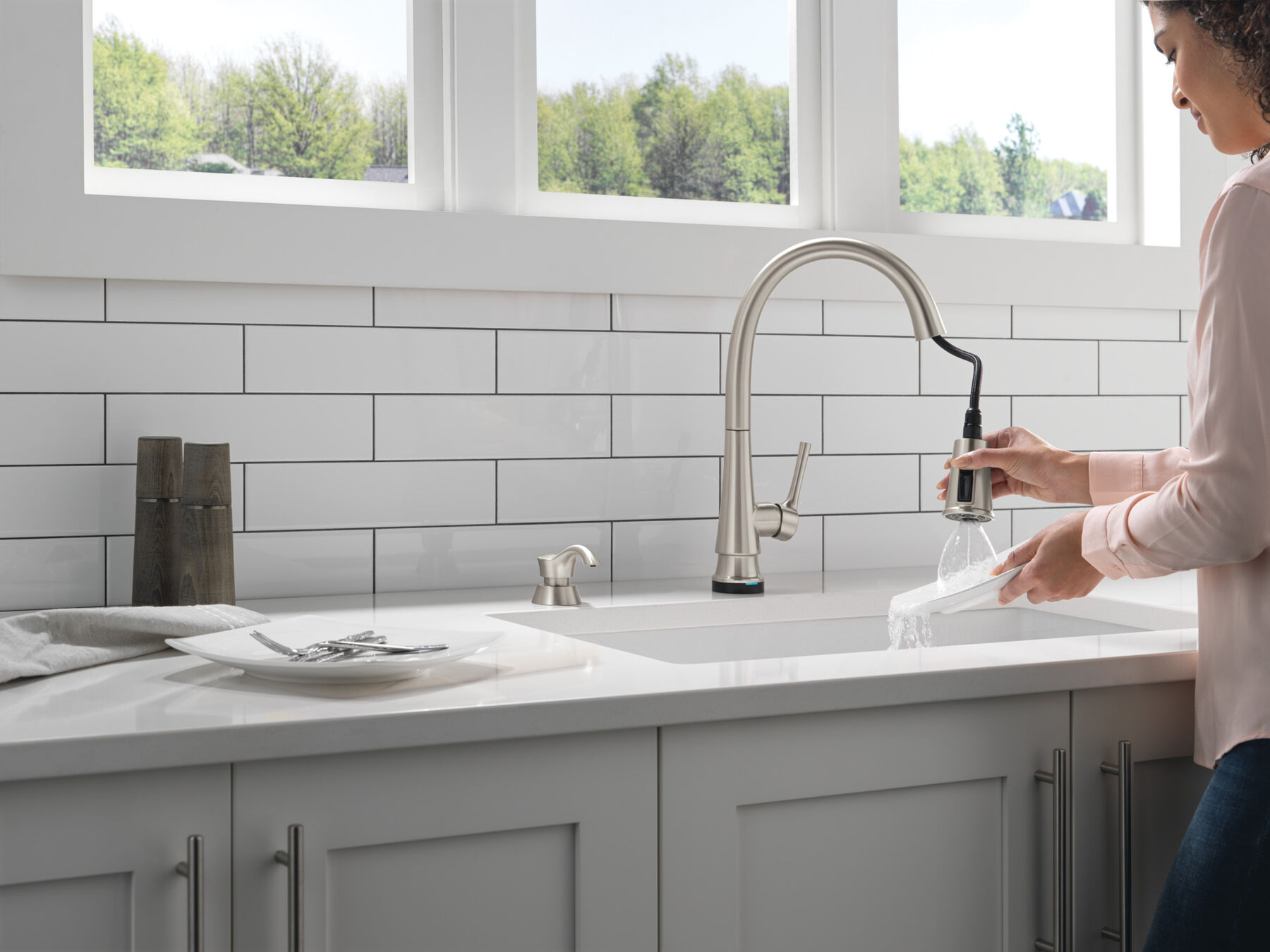 Single Handle Pull-Down Touch<sub>2</sub>O&reg; Technology Kitchen Faucet with Touchless Technology and Soap Dispenser