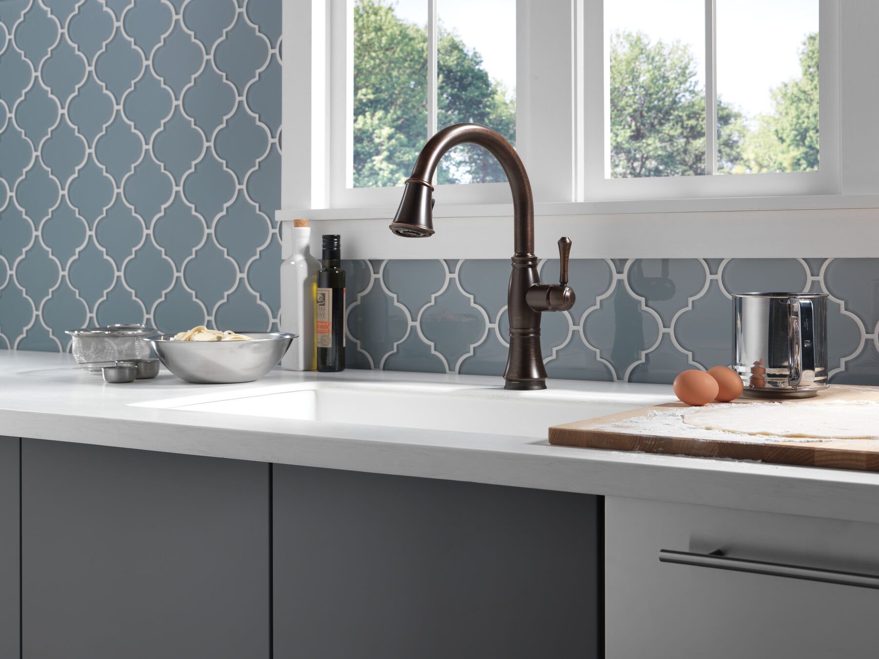 Single Handle Pull-Down Kitchen Faucet with Touch2O&reg; and ShieldSpray&reg; Technologies
