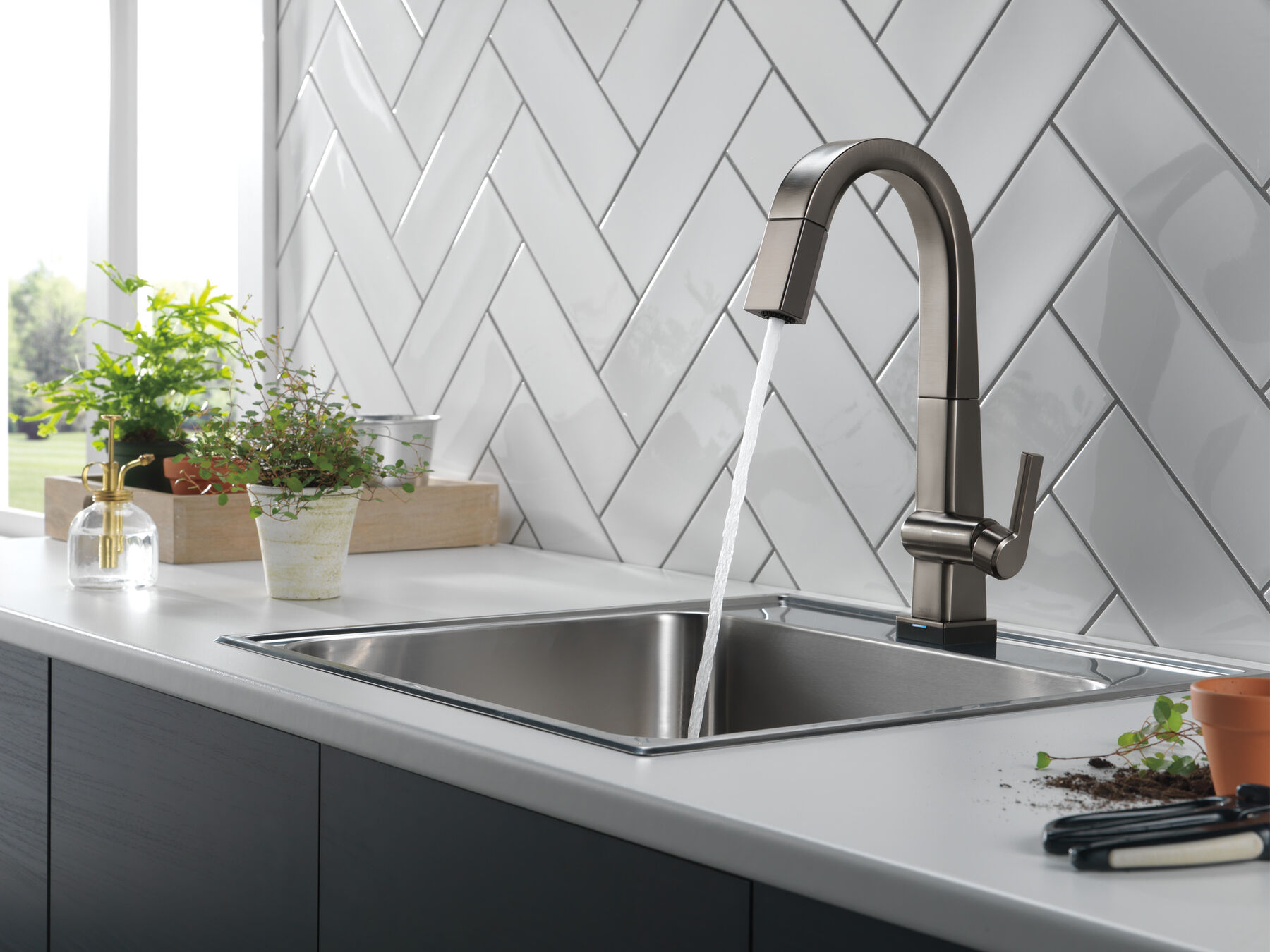 Single Handle Pull Down Bar/Prep Faucet With Touch2O Technology