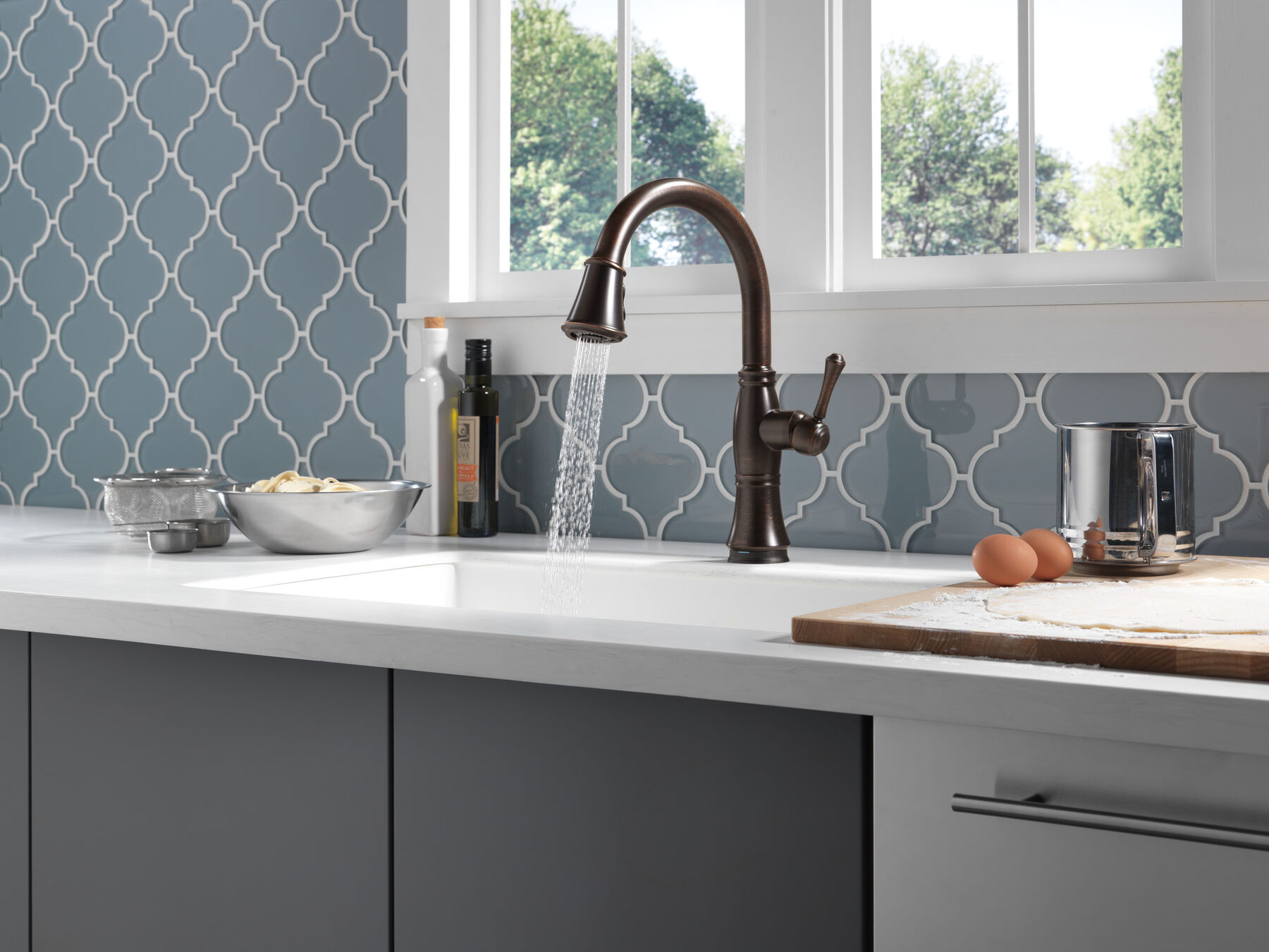 Single Handle Pull-Down Kitchen Faucet with Touch2O&reg; and ShieldSpray&reg; Technologies