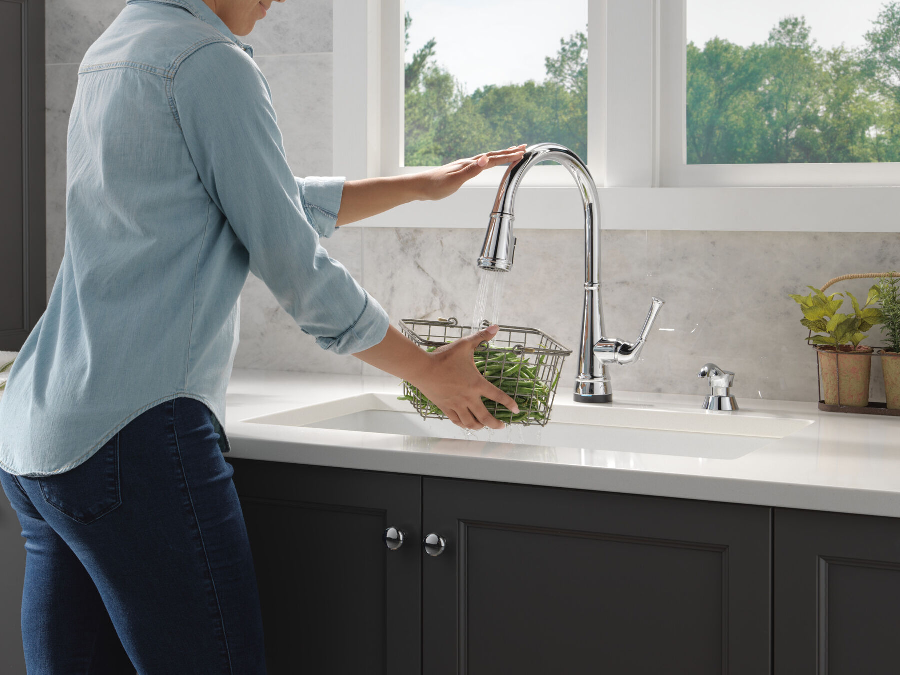 Single Handle Pull-Down Kitchen Faucet with Touch<sub>2</sub>O&reg; Technology and ShieldSpray&reg; Technologies