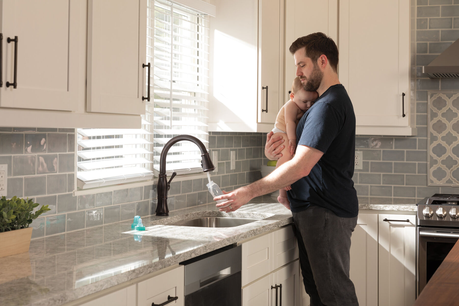 Single Handle Pull-Down Kitchen Faucet with Touch2O&reg; and ShieldSpray&reg; Technologies