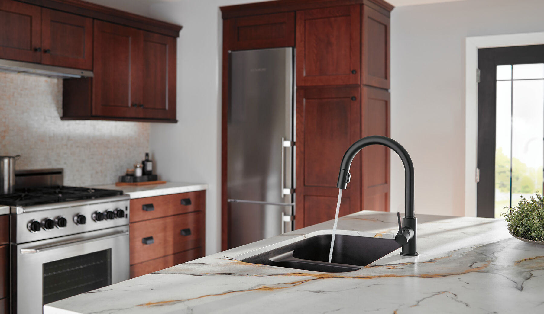 Single Handle Pull-Down Kitchen Faucet