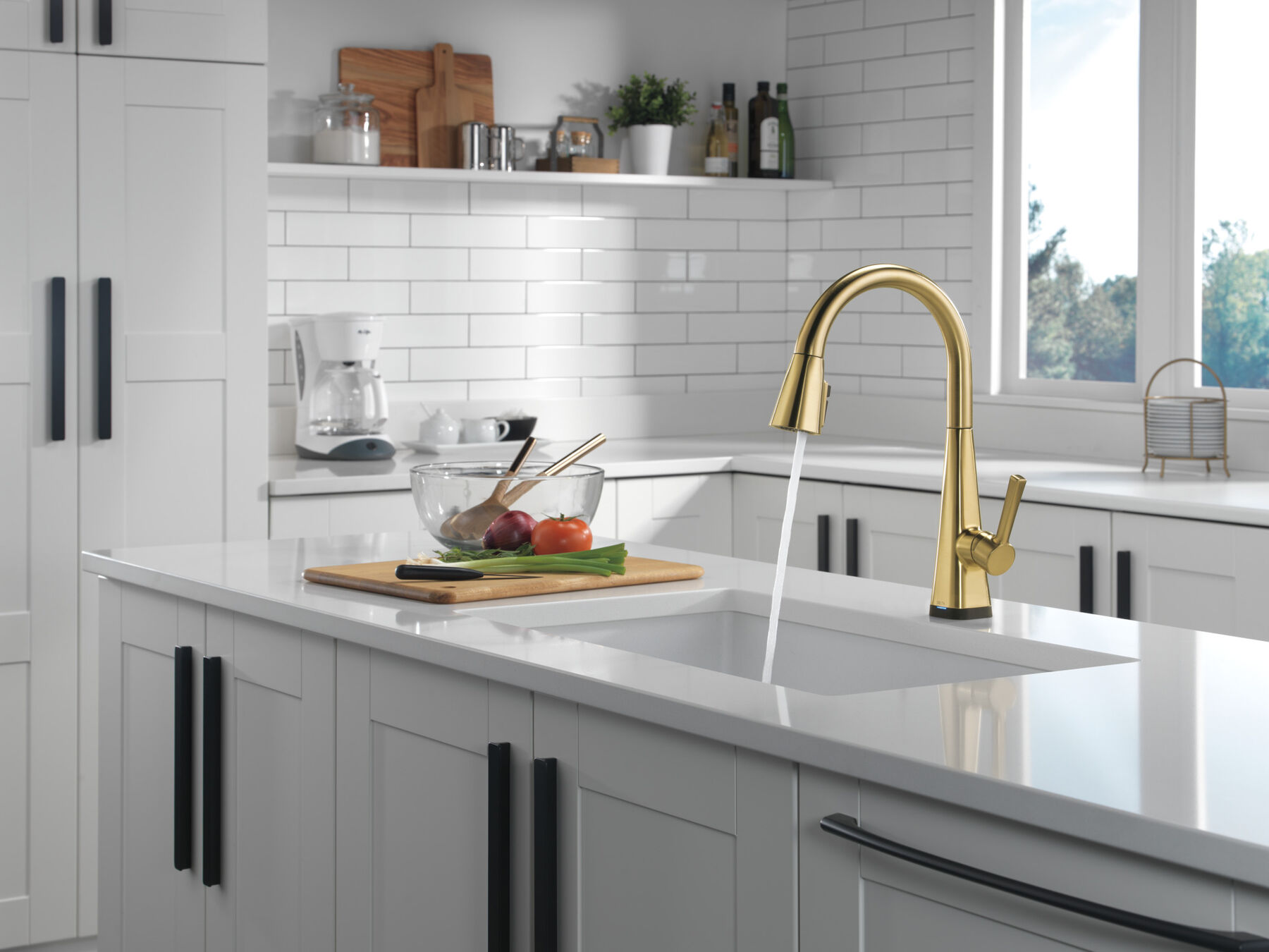 Single-Handle Pull-Down Kitchen Faucet with Touch<sub>2</sub>O&reg; Technology