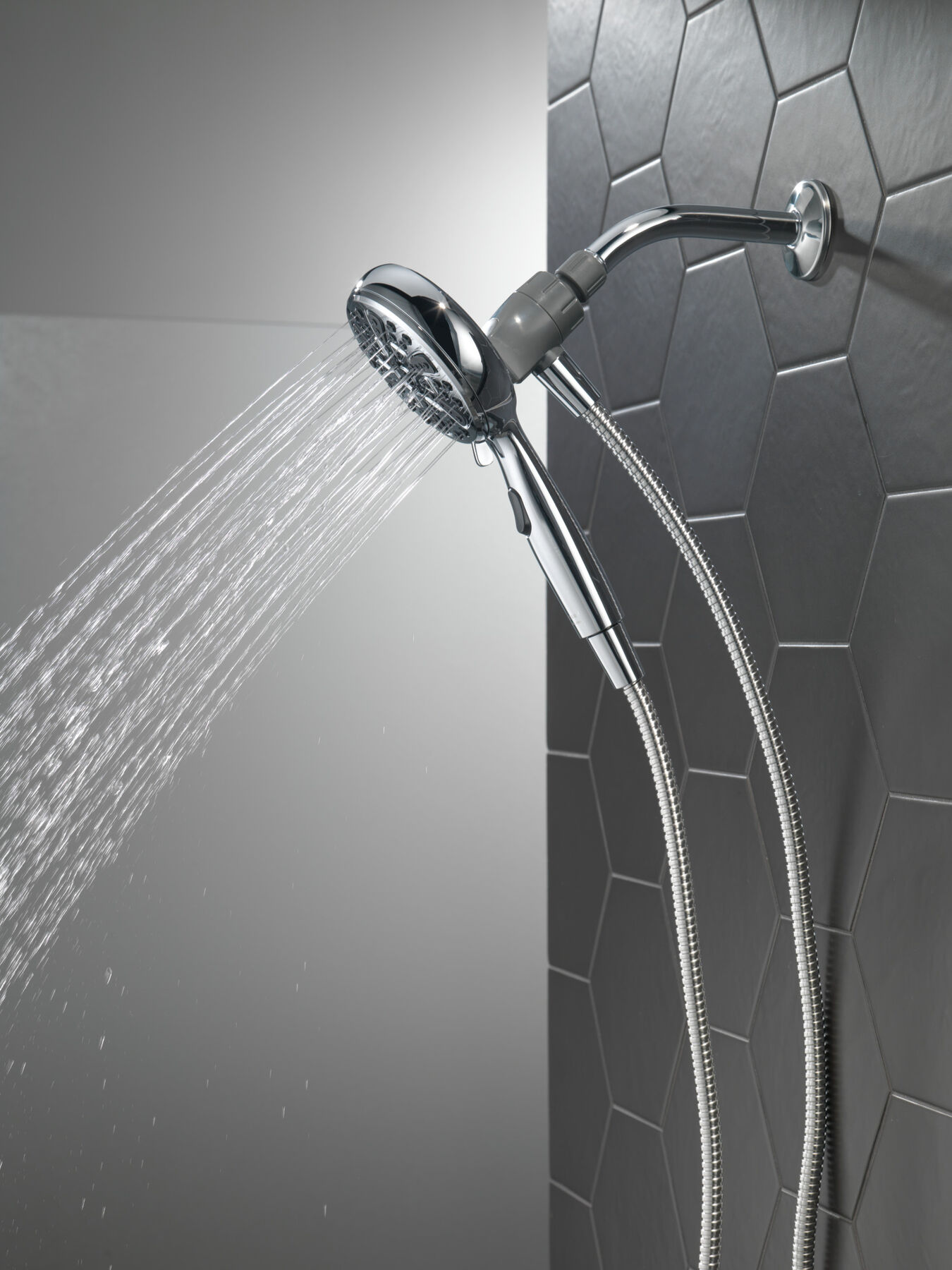6-Setting SureDock&reg; Magnetic Hand Shower