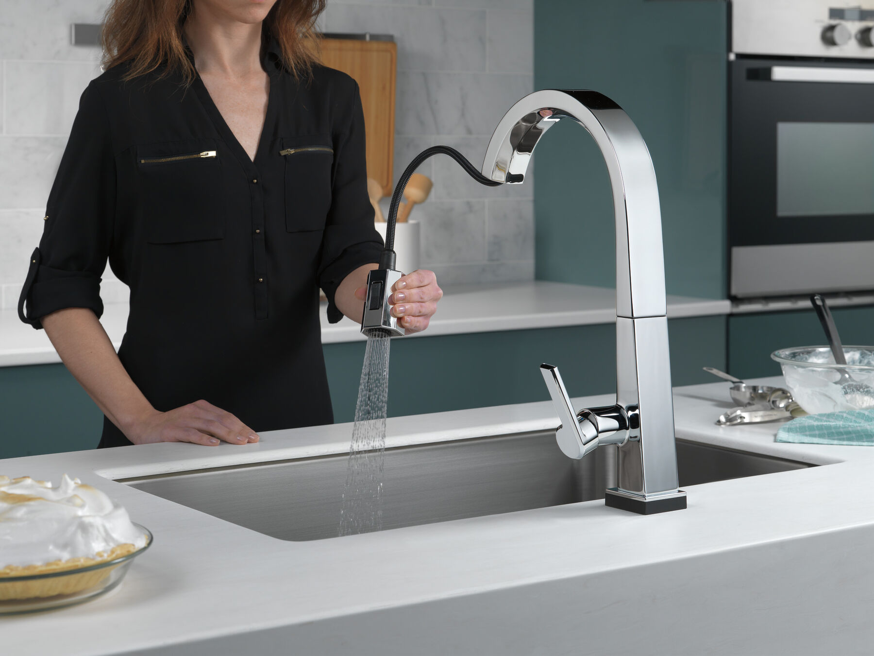 Single Handle Pull Down Kitchen Faucet with Touch2O Technology