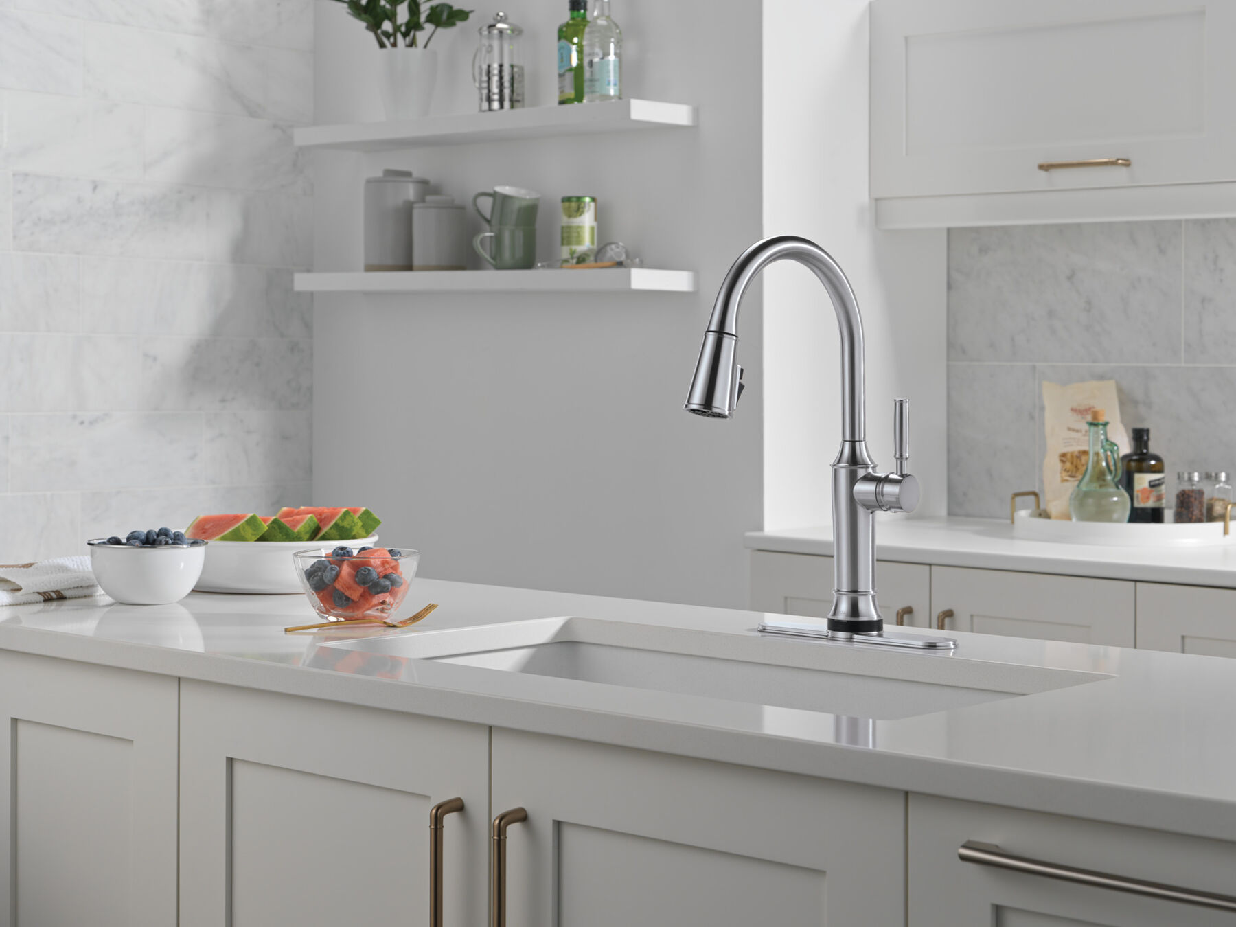 Touch<sub>2</sub>O&reg; Technology Kitchen Faucet with Touchless Technology
