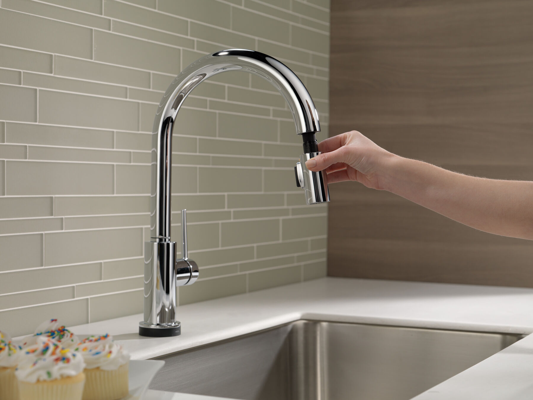 Single Handle Pull-Down Kitchen Faucet with Voice and Touch2O Technology
