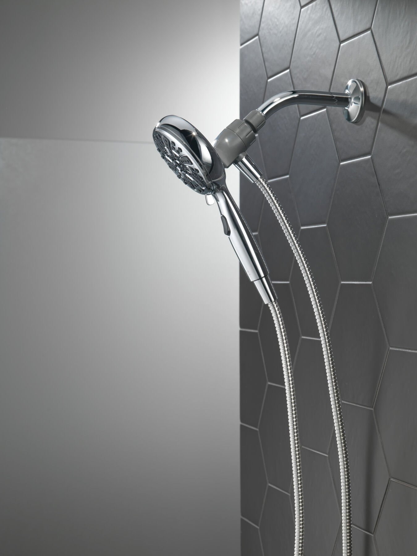 6-Setting SureDock&reg; Magnetic Hand Shower