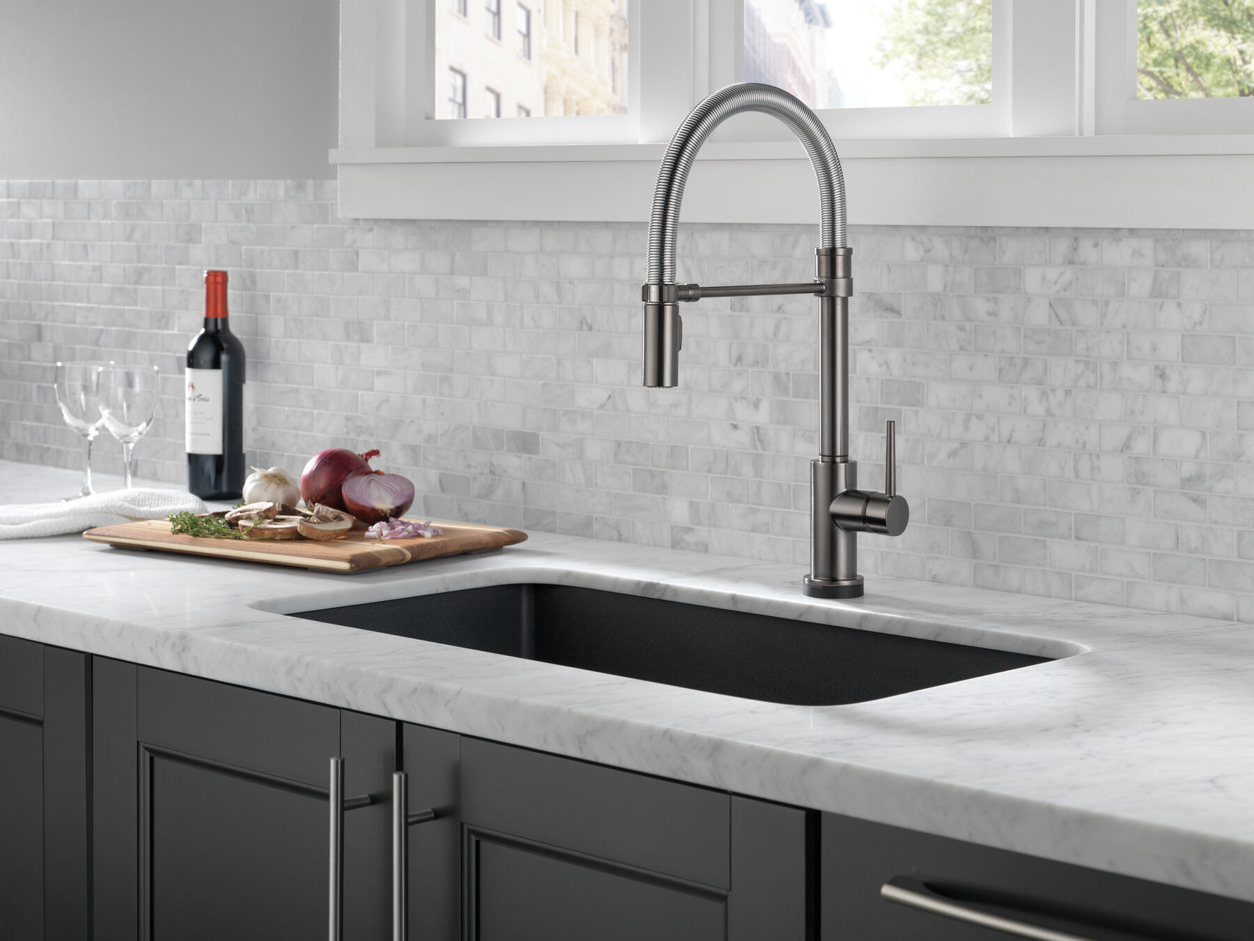 Single Handle Pull-Down Spring Spout Kitchen Faucet with Touch2O&reg; Technology