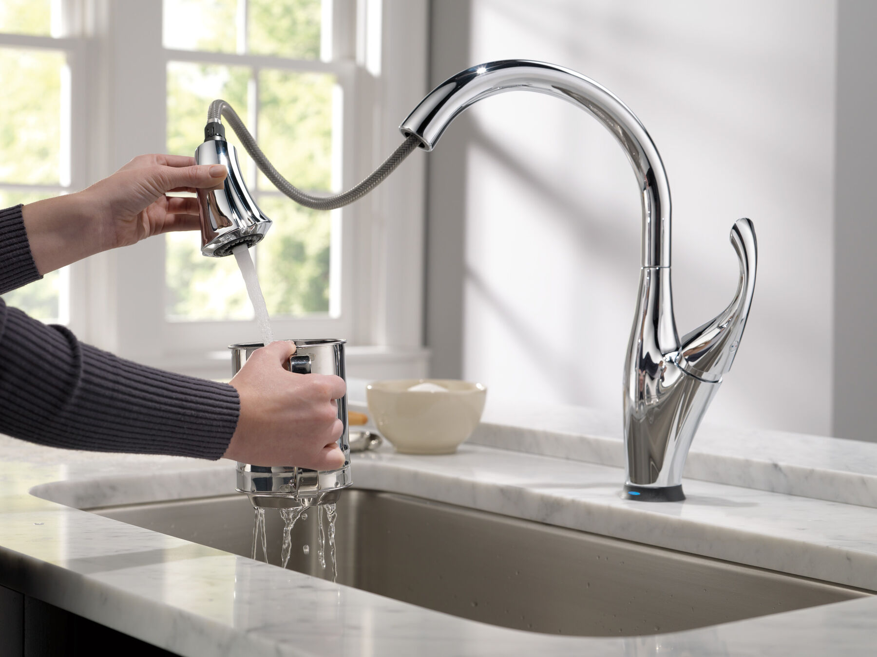 Single Handle Pull-Down Kitchen Faucet with Touch2O&reg; and ShieldSpray&reg; Technologies