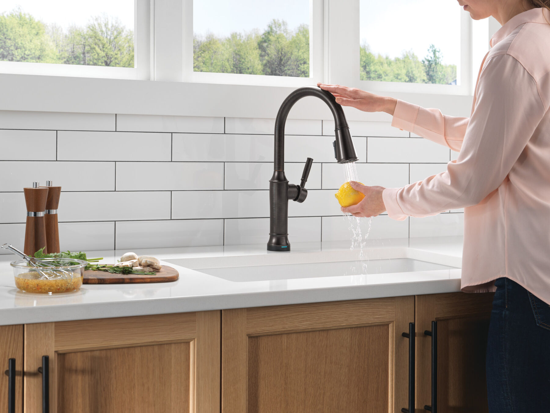 Touch<sub>2</sub>O&reg; Technology Kitchen Faucet with Touchless Technology
