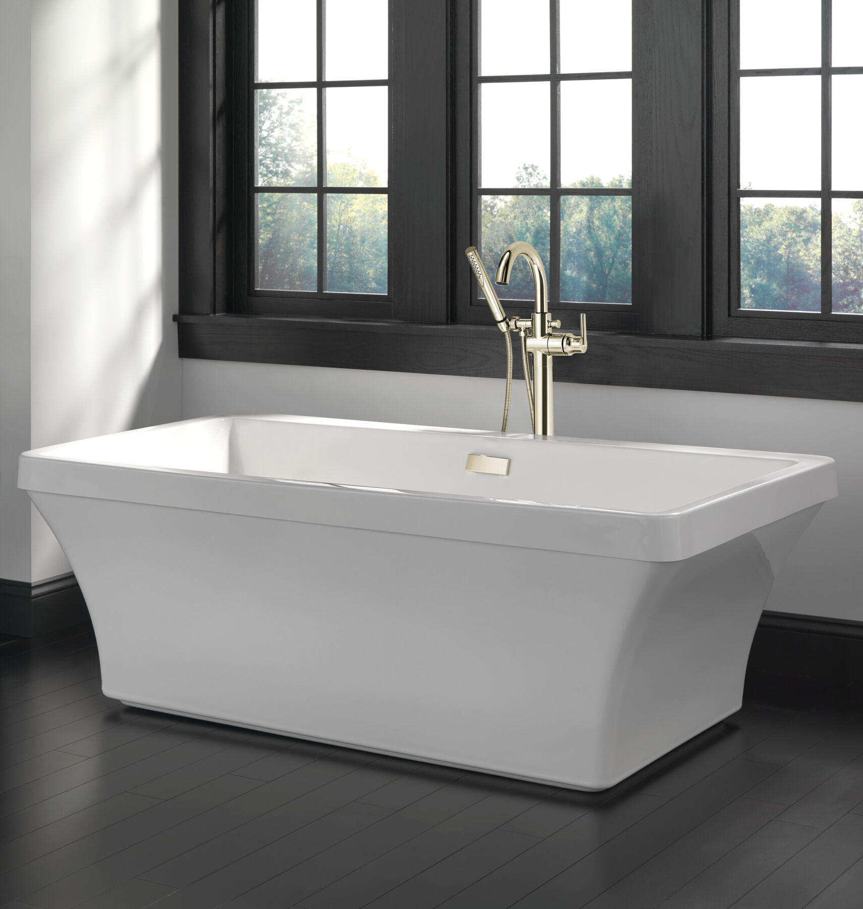 60'' x 32'' Freestanding Tub with Integrated Waste and Overflow