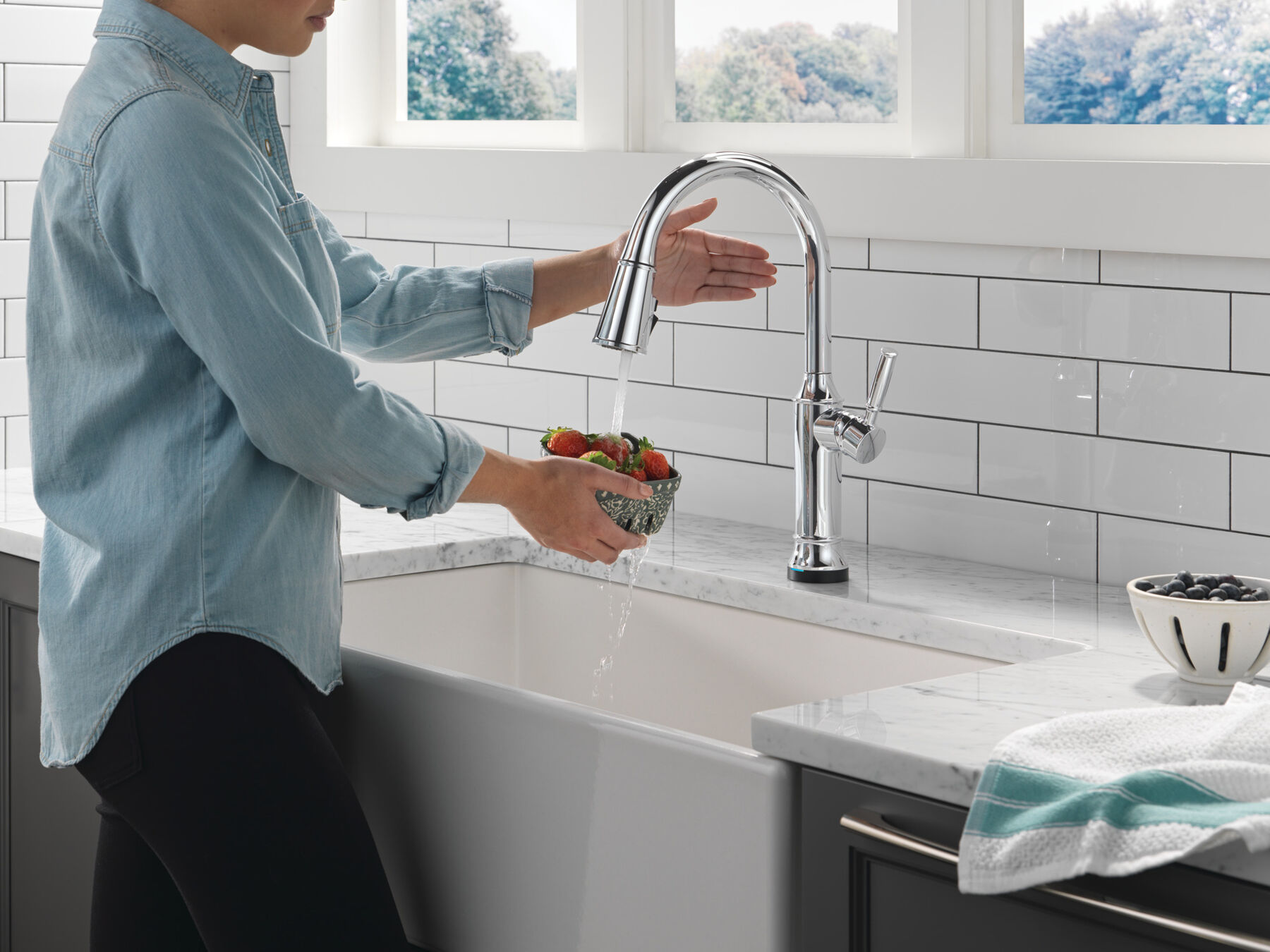 Touch<sub>2</sub>O&reg; Technology Kitchen Faucet with Touchless Technology