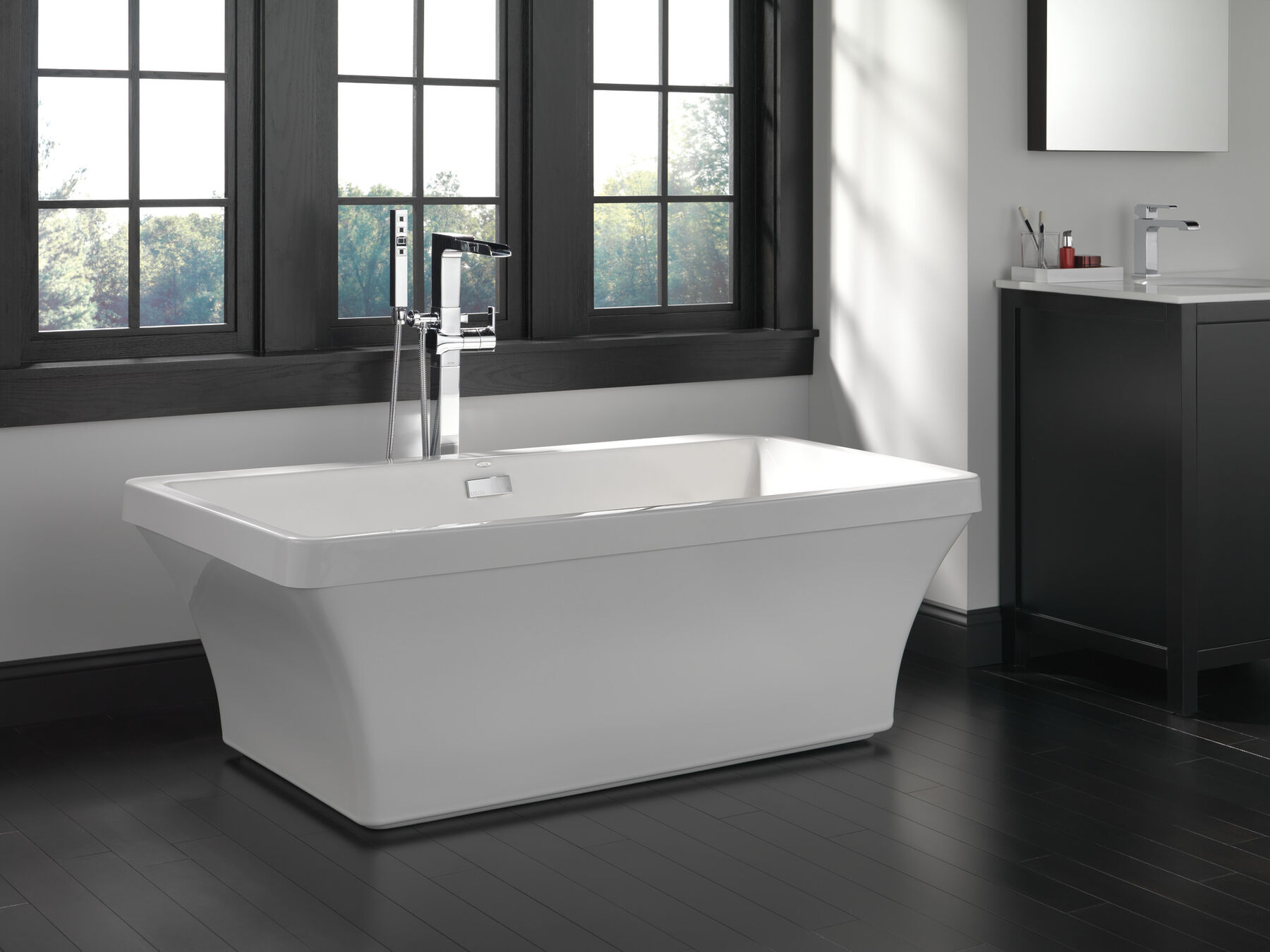 60'' x 32'' Freestanding Tub with Integrated Waste and Overflow