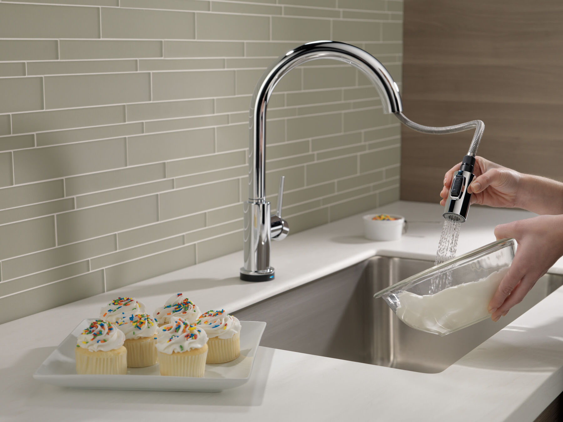 Single Handle Pull-Down Kitchen Faucet with Voice and Touch2O Technology