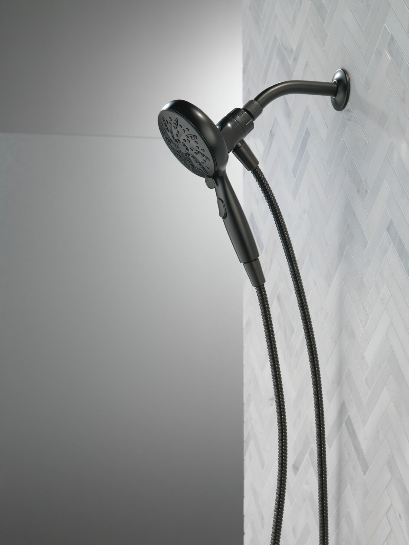 6-Setting SureDock&reg; Magnetic Hand Shower