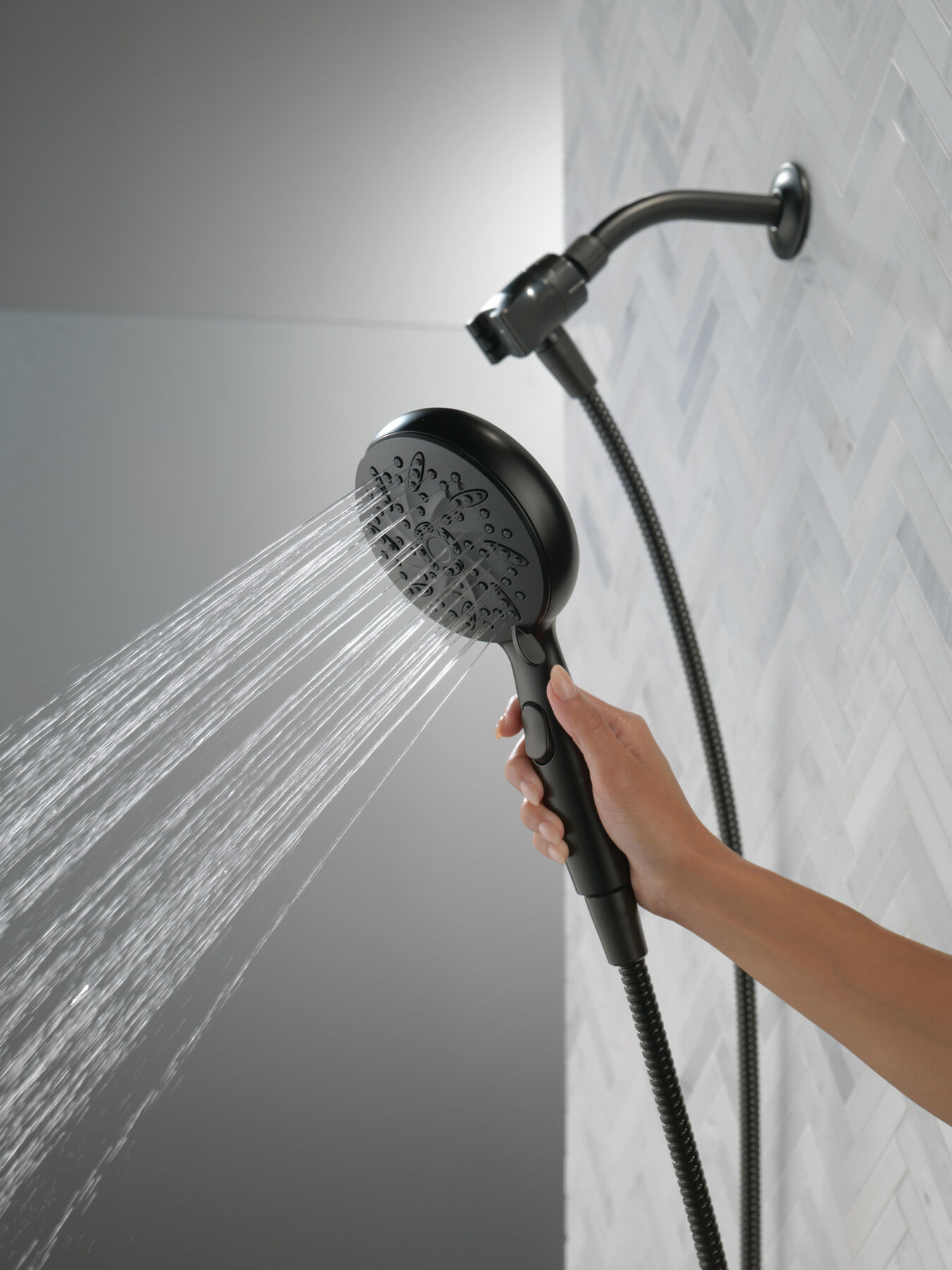 6-Setting SureDock&reg; Magnetic Hand Shower