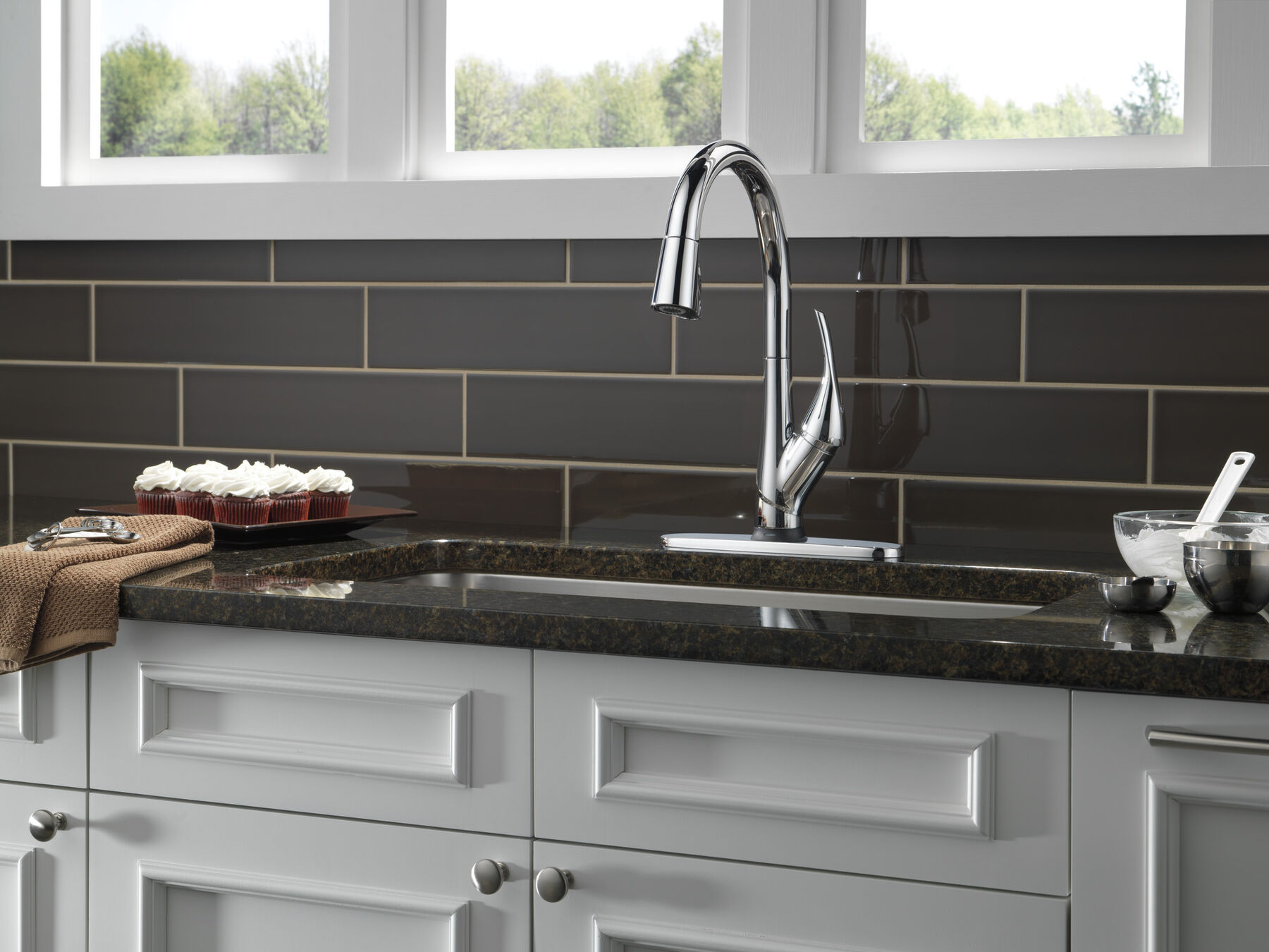 Single Handle Pull-Down Kitchen Faucet with Touch2O&reg; and ShieldSpray&reg; Technologies