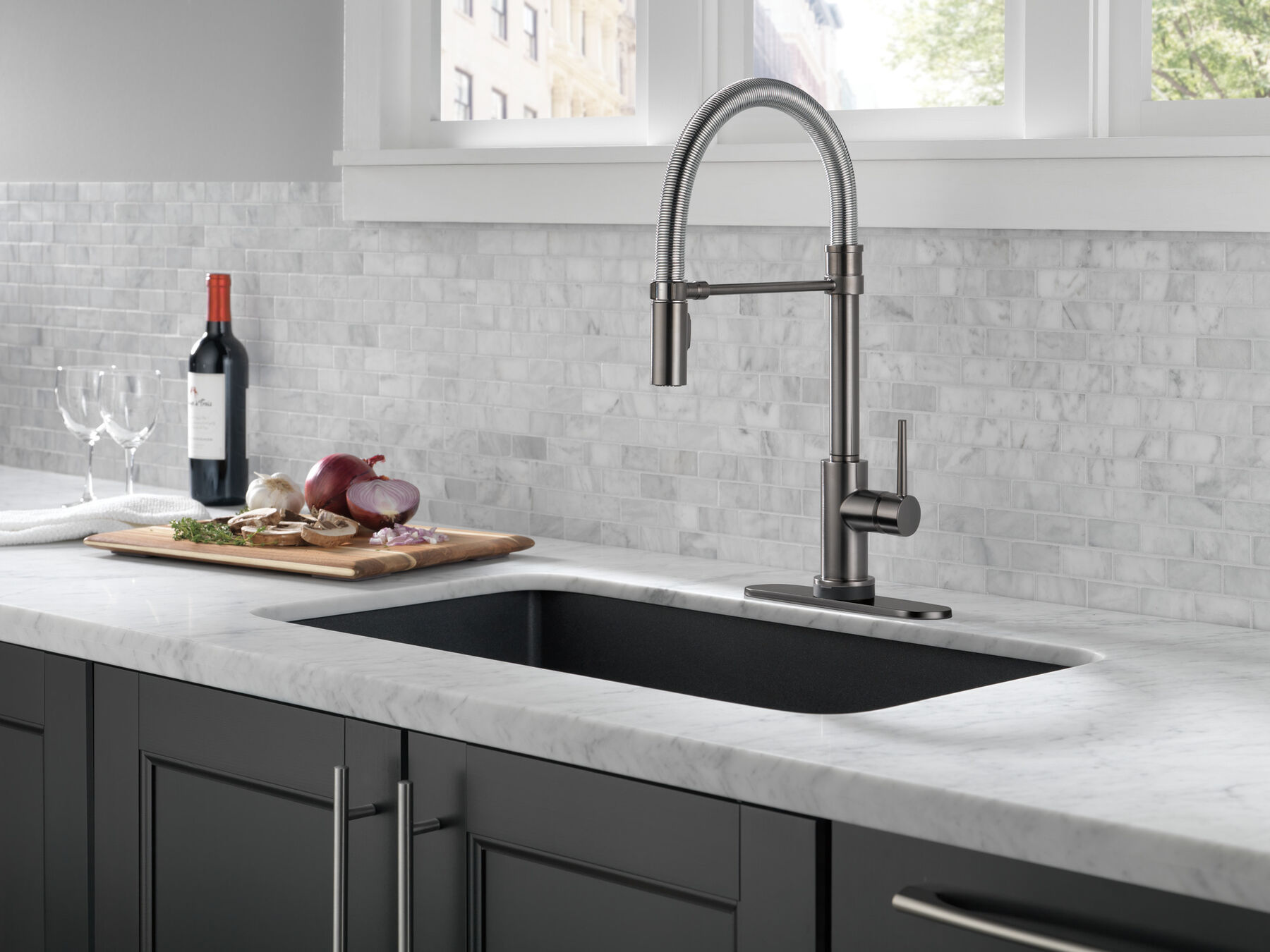 Single Handle Pull-Down Spring Spout Kitchen Faucet with Touch2O&reg; Technology