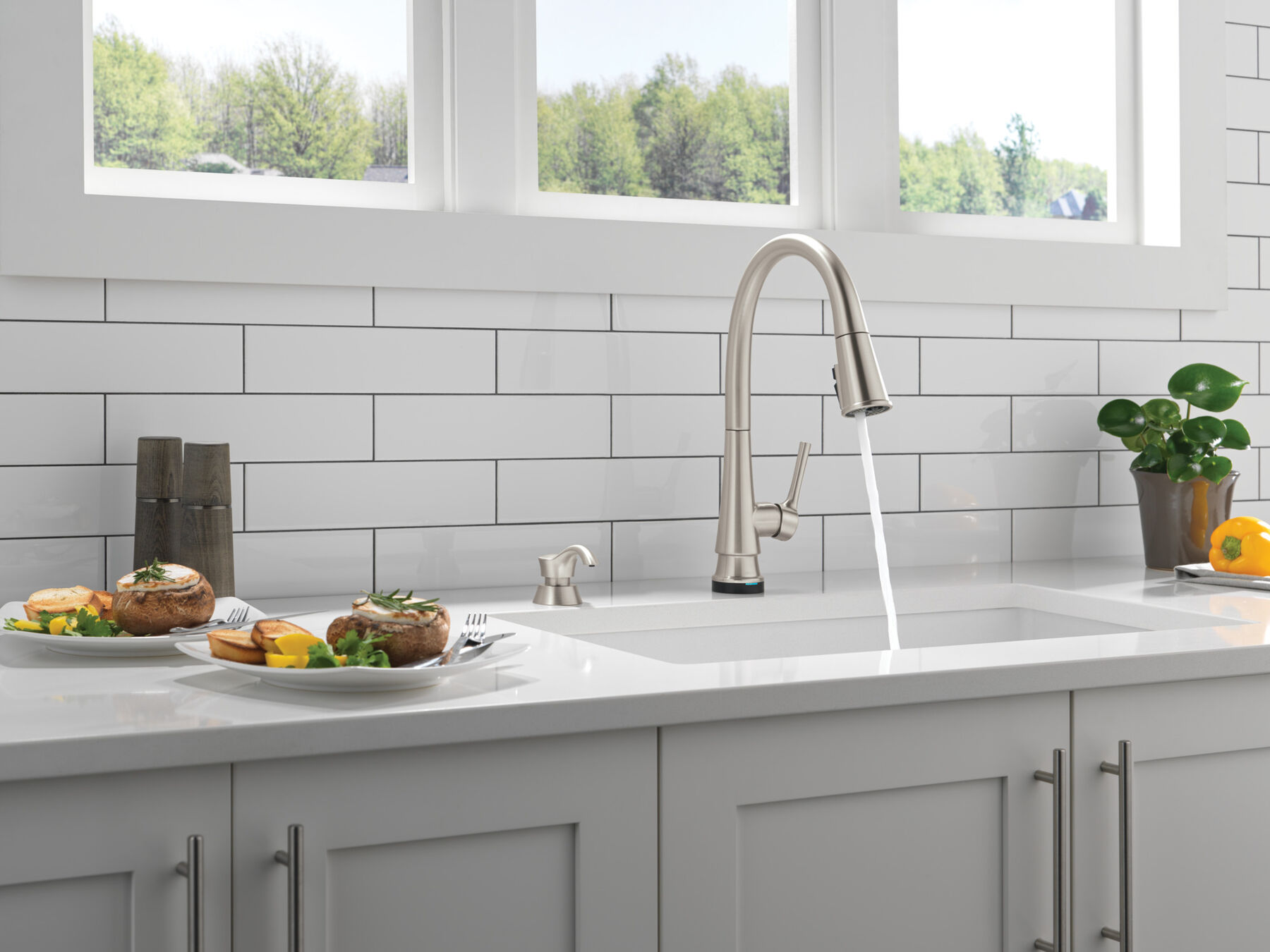 Single Handle Pull-Down Touch<sub>2</sub>O&reg; Technology Kitchen Faucet with Touchless Technology and Soap Dispenser